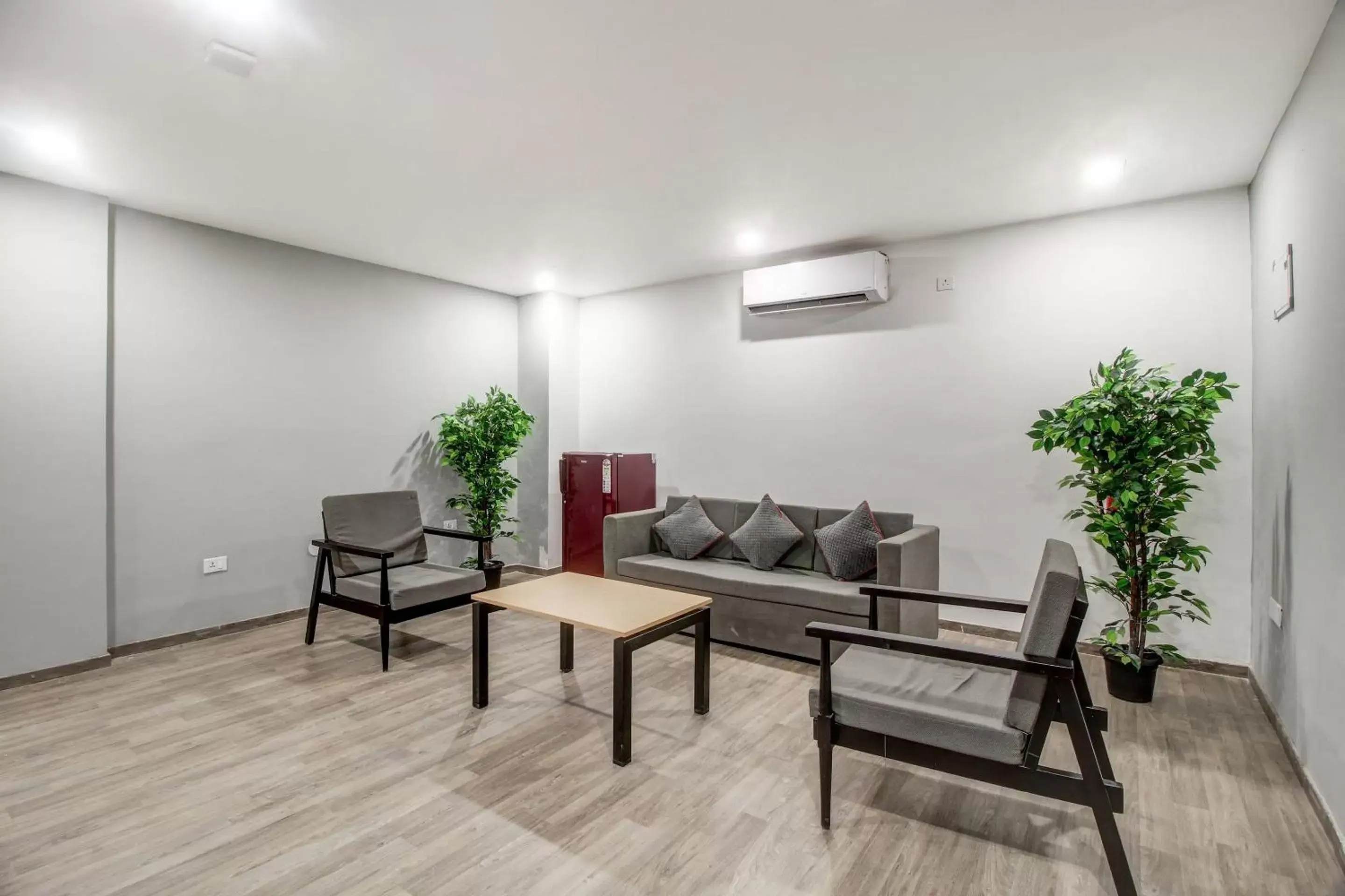 Lobby or reception, Seating Area in Townhouse RCC Majestic 397 LB Nagar