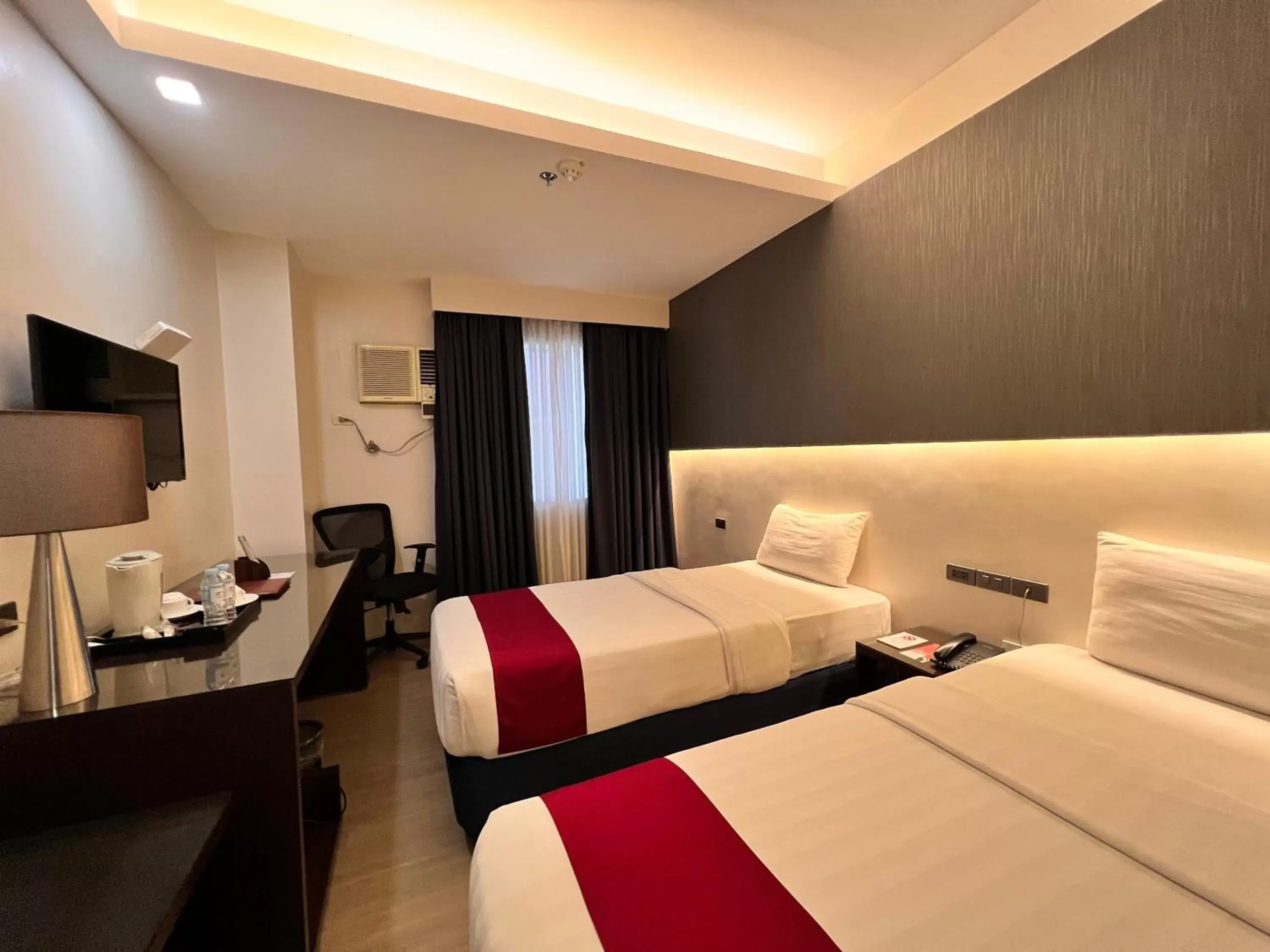 Bedroom, Bed in Sarrosa International Hotel and Residential Suites