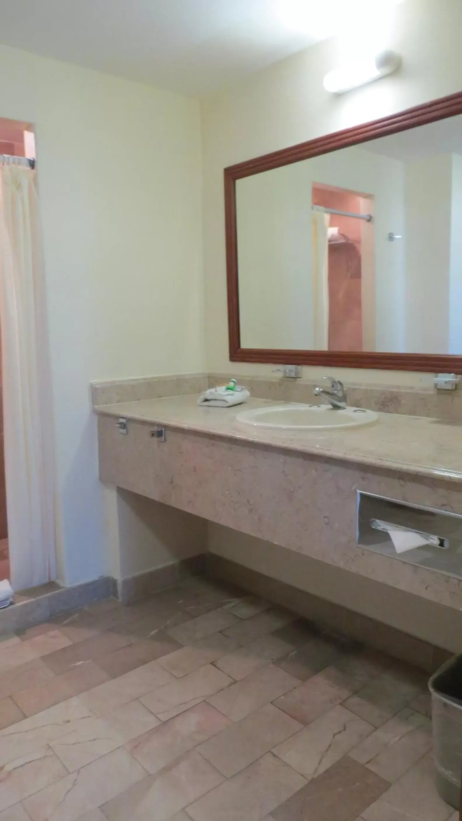 Bathroom in Hotel Tehuacan Plaza