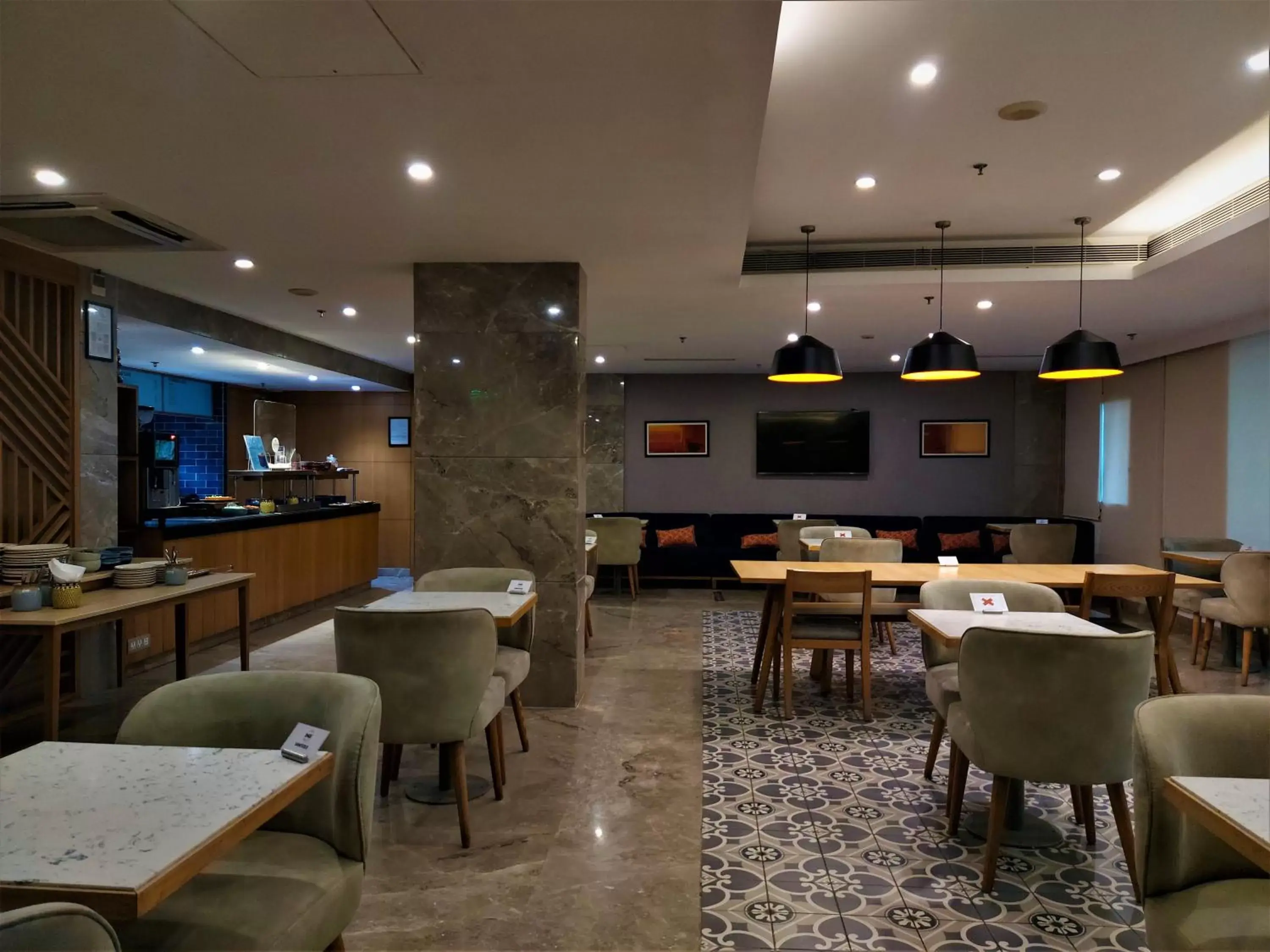 Restaurant/Places to Eat in Holiday Inn Express Ahmedabad Prahlad Nagar, an IHG Hotel