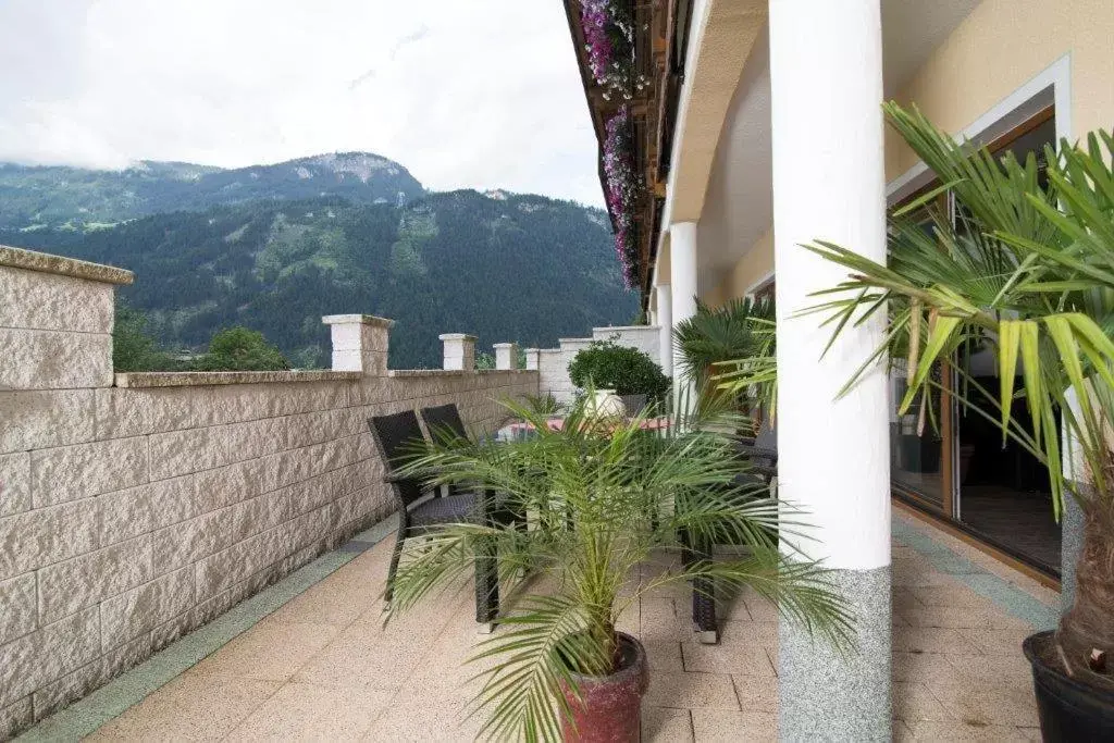 Balcony/Terrace, Mountain View in Hotel Ländenhof Superior