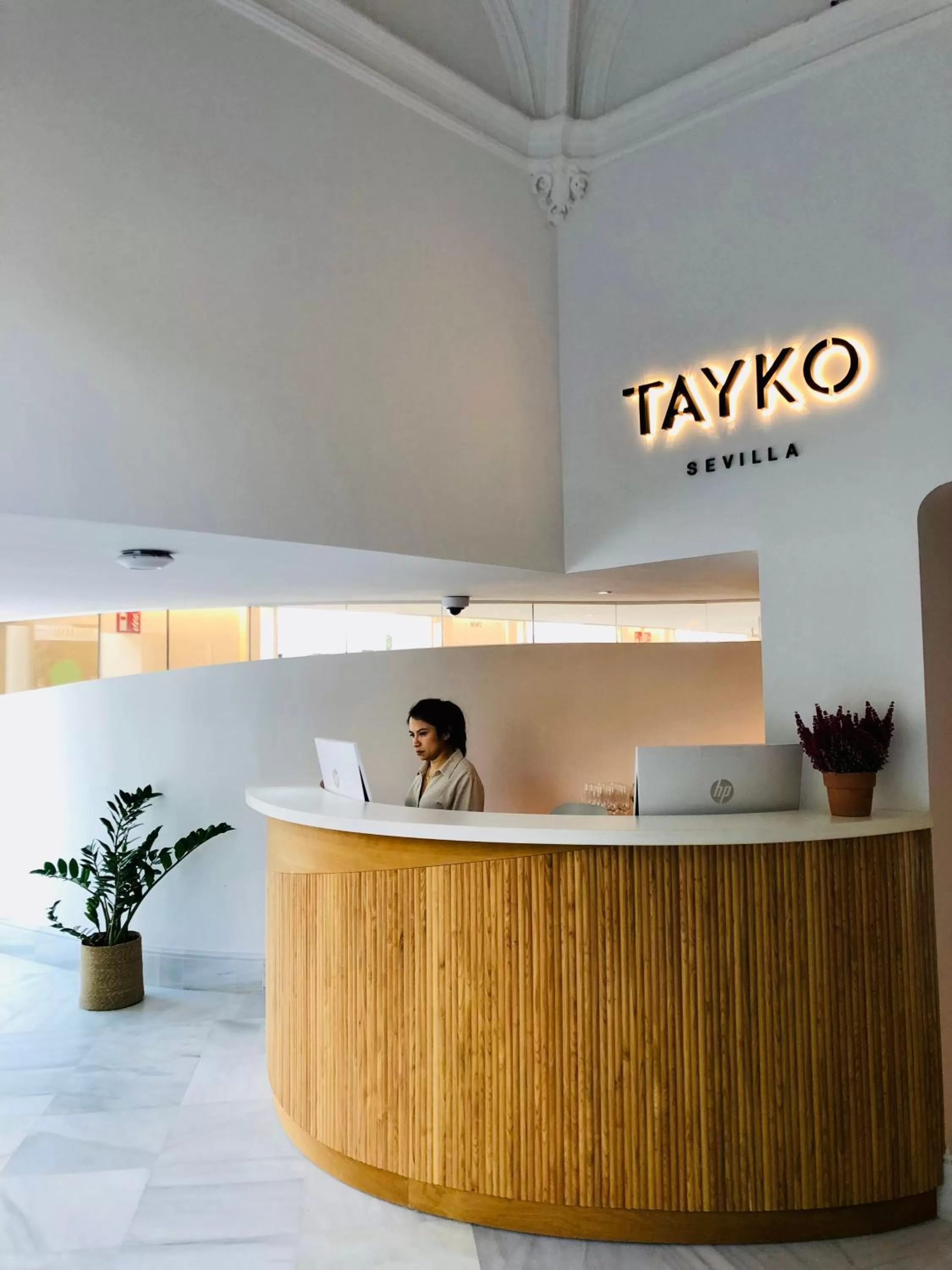 Lobby or reception in Hotel Tayko Sevilla