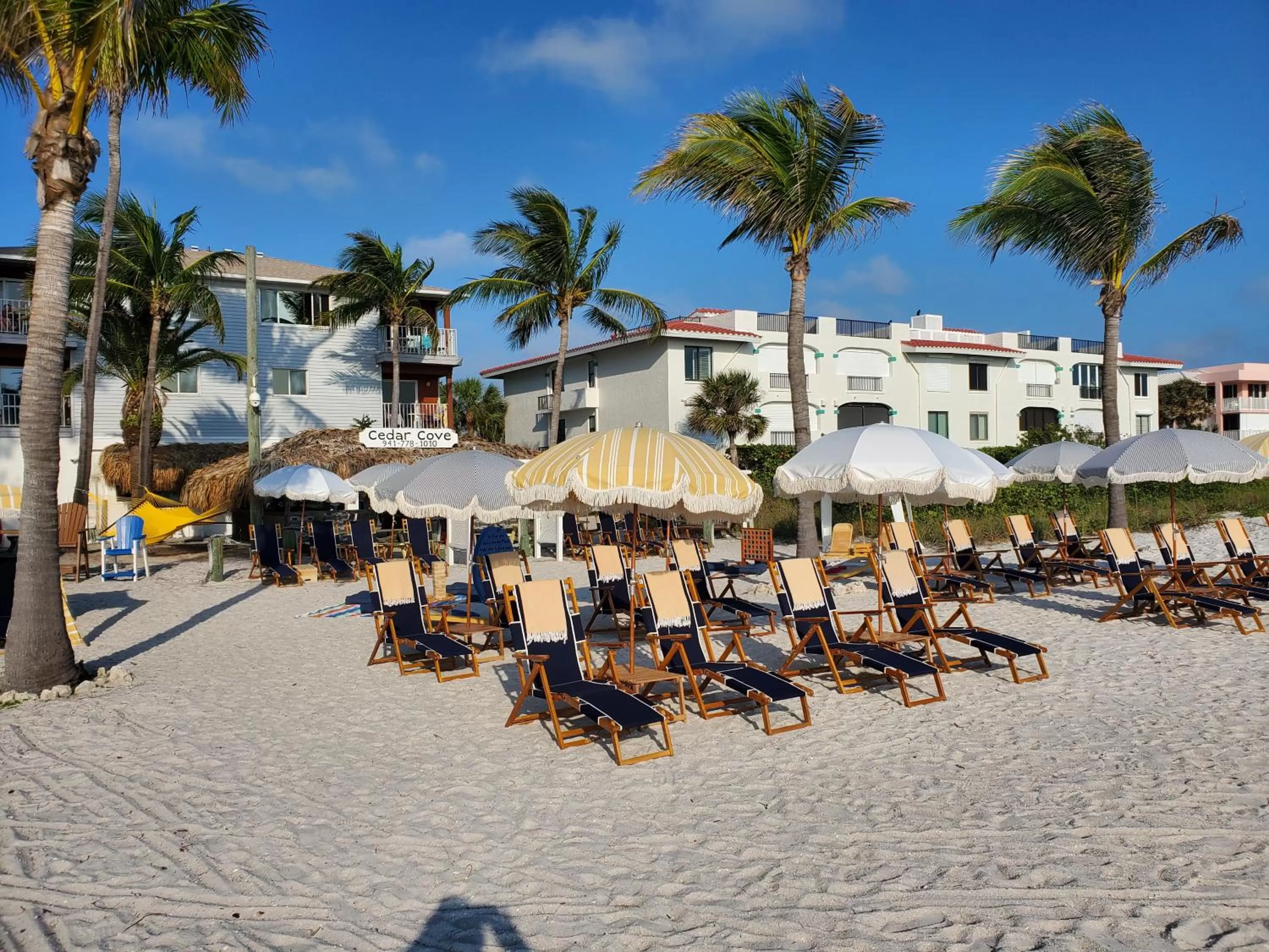 Beach in Cedar Cove Resort & Cottages