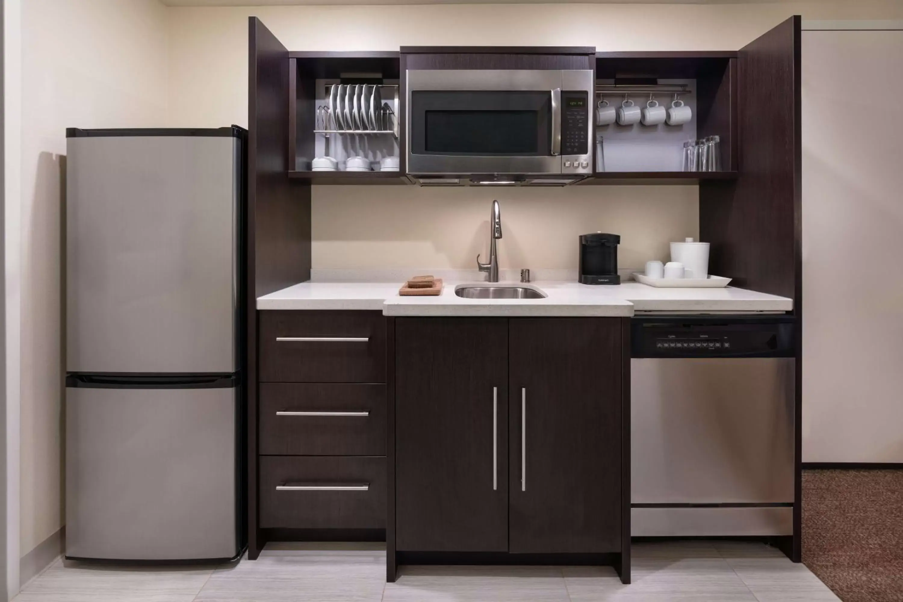 Kitchen or kitchenette, Kitchen/Kitchenette in Home2 Suites by Hilton Anchorage/Midtown