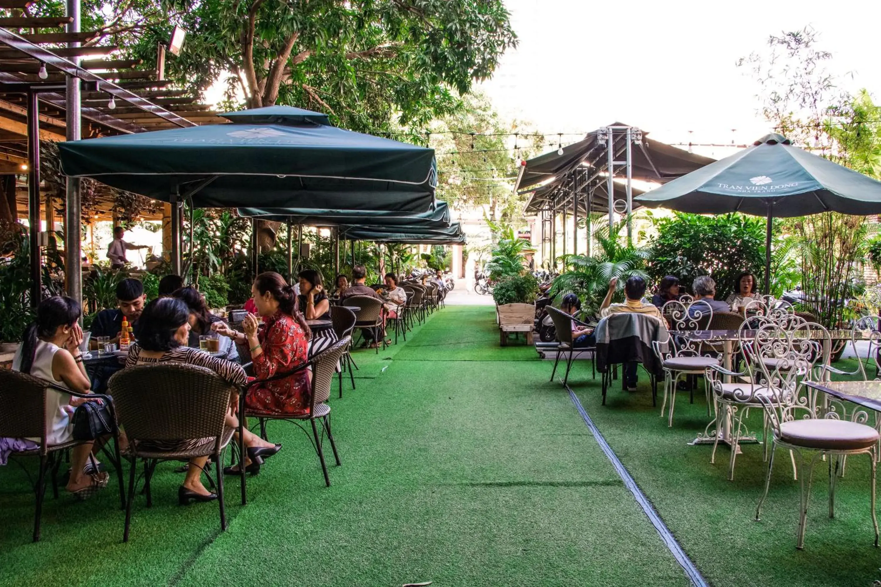 Restaurant/places to eat in Tran Vien Dong Hotel Restaurant/places to eat in Tran Vien Dong Hotel