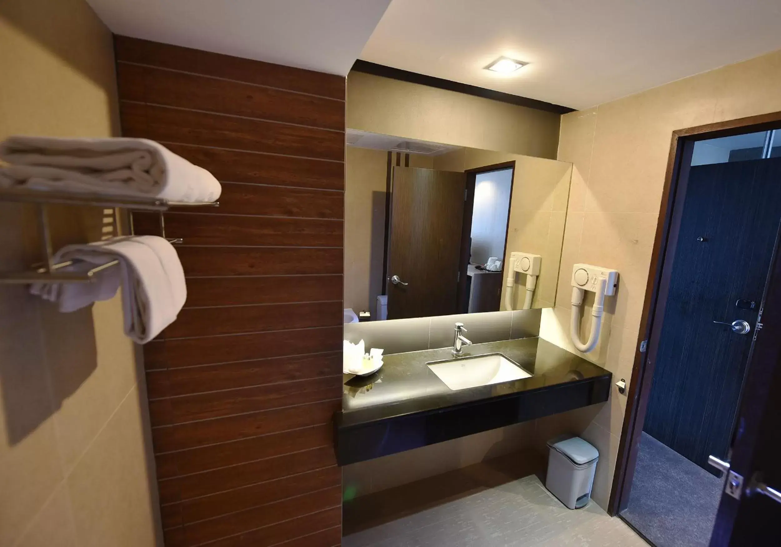 Bathroom in Bangkok City Hotel