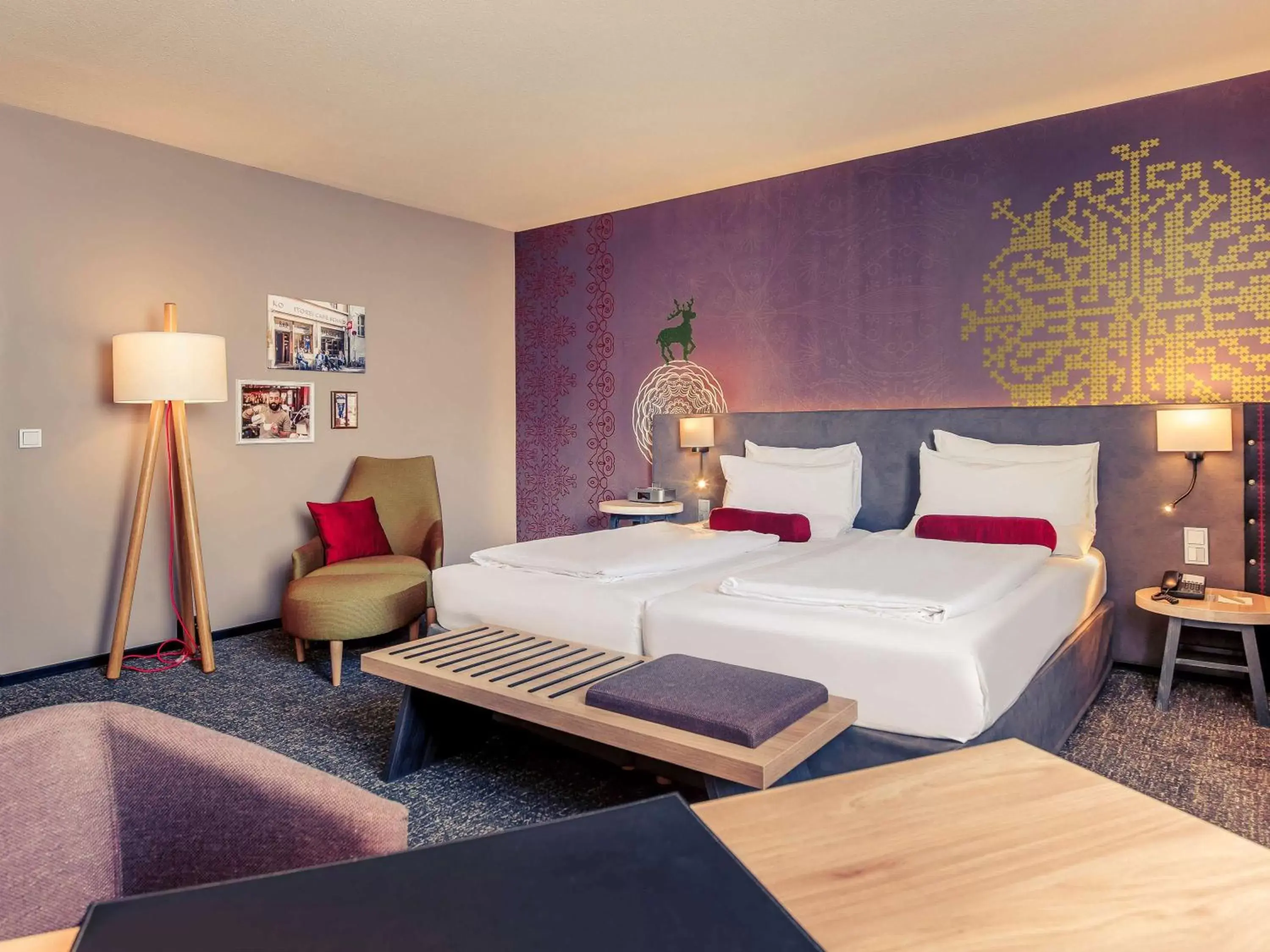 Photo of the whole room, Bed in Mercure München City Center