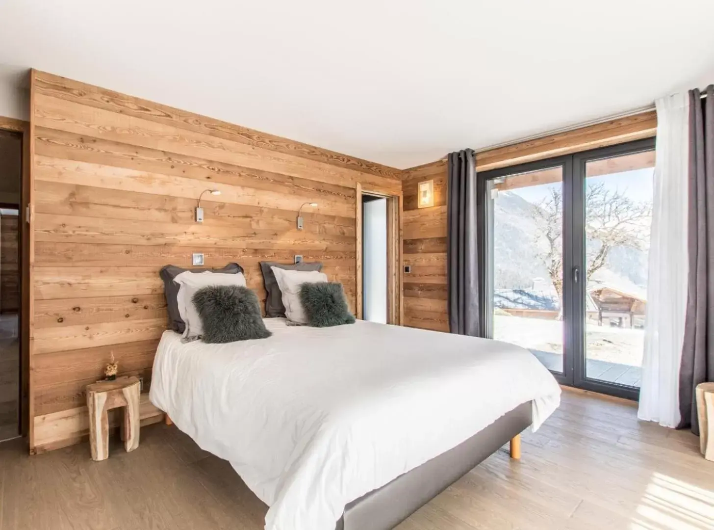 Photo of the whole room, Bed in chalet des grands bois