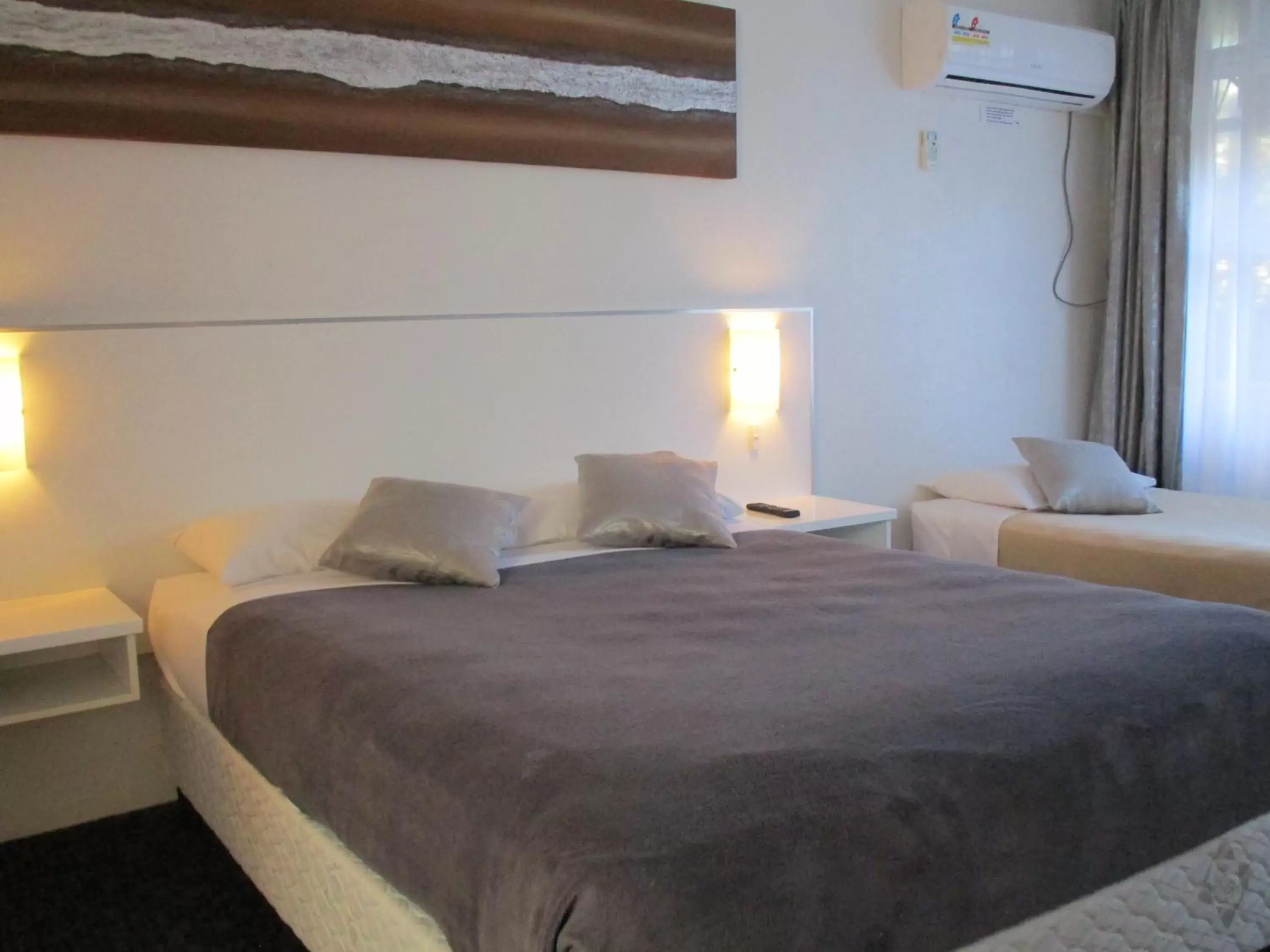 Photo of the whole room, Bed in Cronulla Motor Inn Photo of the whole room, Bed in Cronulla Motor Inn