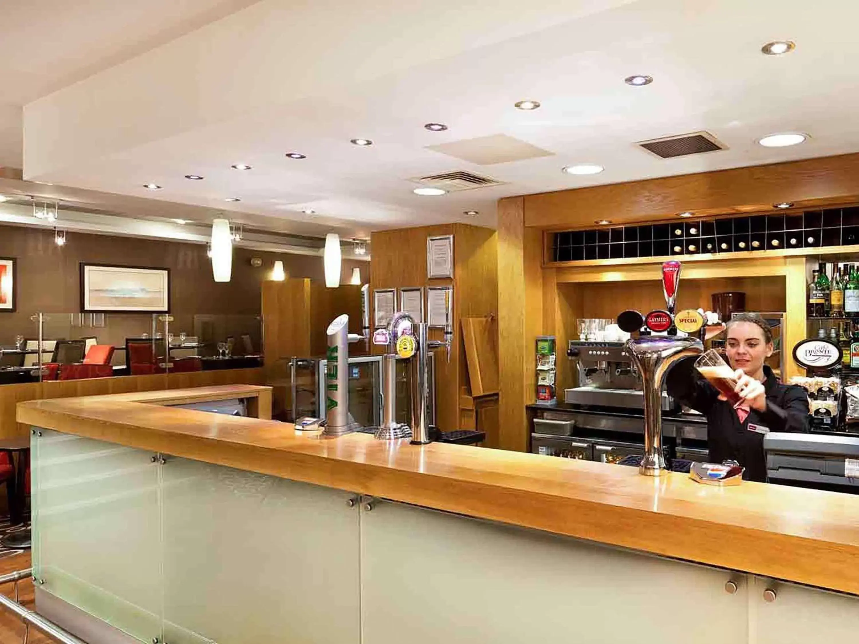 Lounge or bar in Mercure Glasgow City Hotel