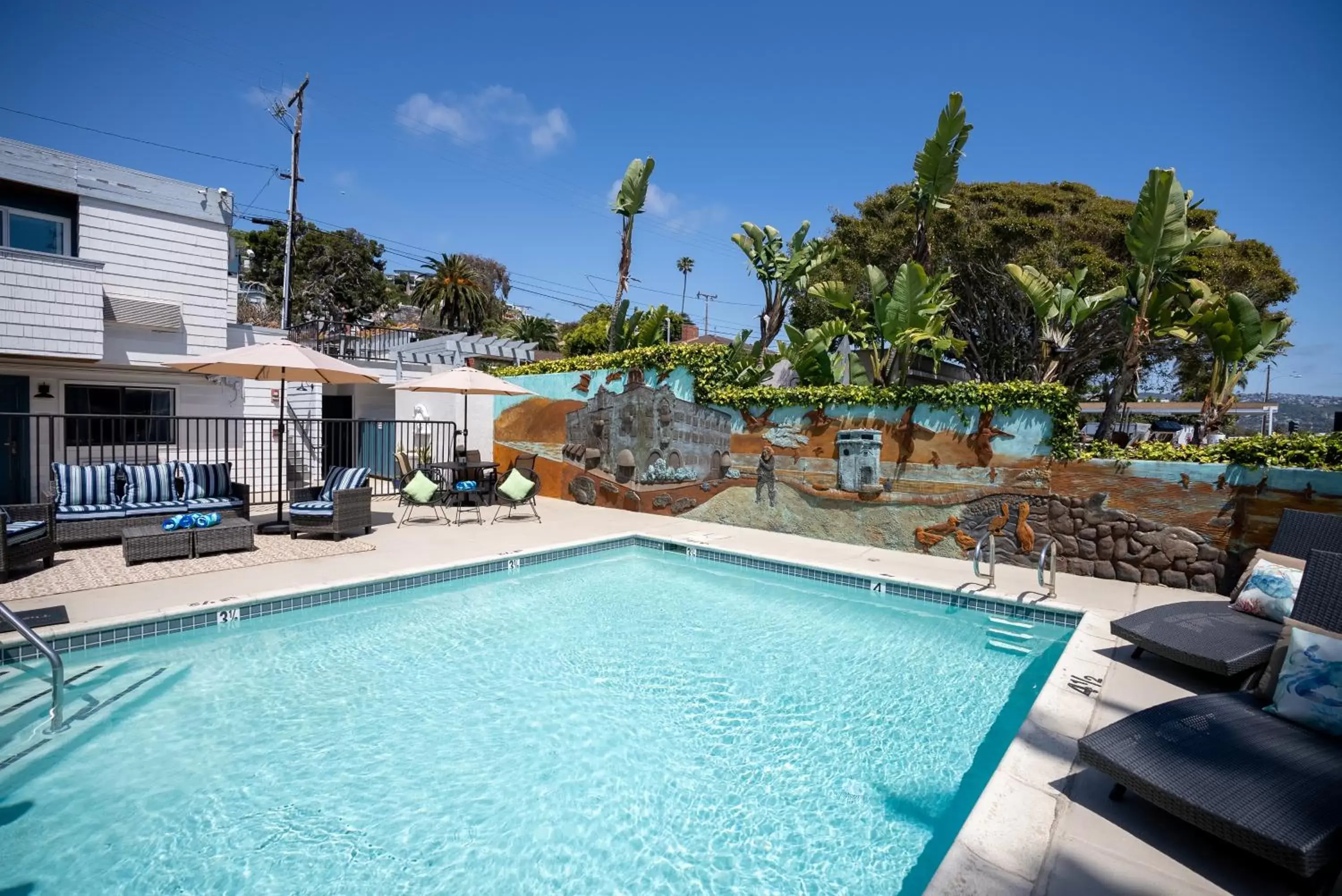 Swimming Pool in Art Hotel Laguna Beach