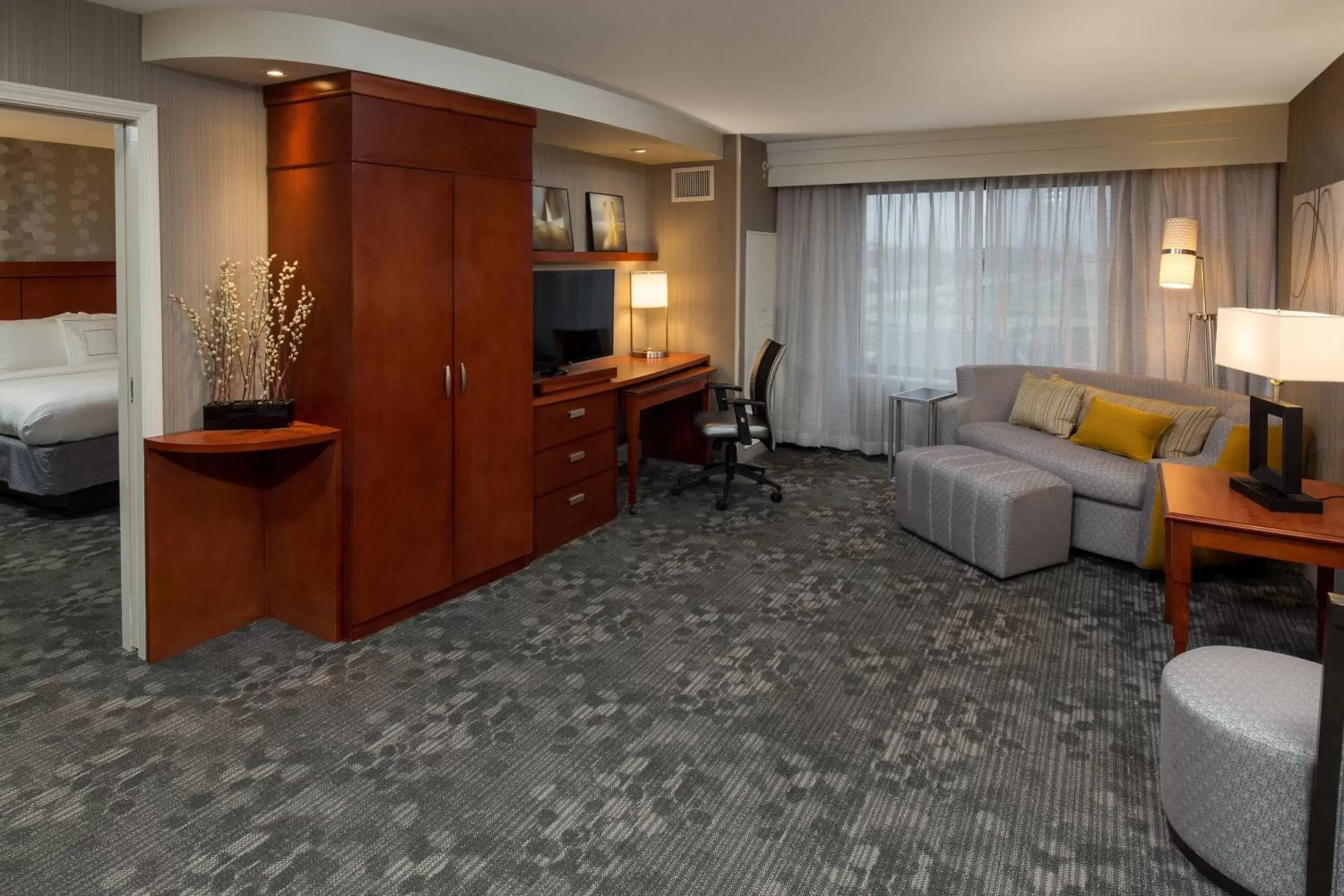 Bedroom, Seating Area in Courtyard by Marriott Lafayette