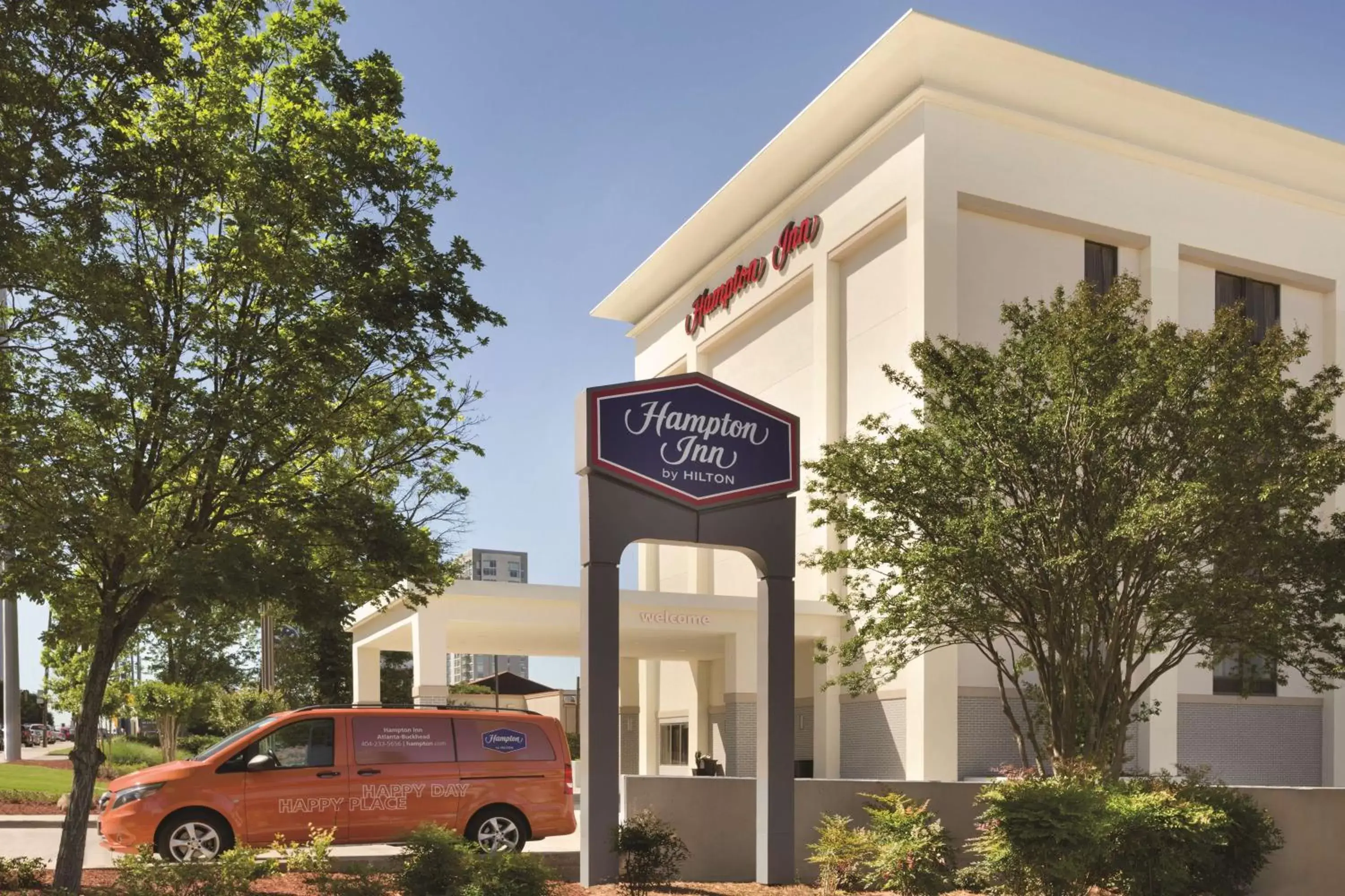 Property building in Hampton Inn Atlanta-Buckhead Property building in Hampton Inn Atlanta-Buckhead