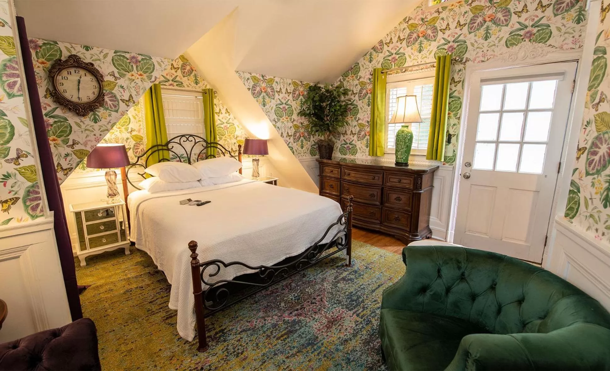 Bed in Casablanca Inn on the Bay