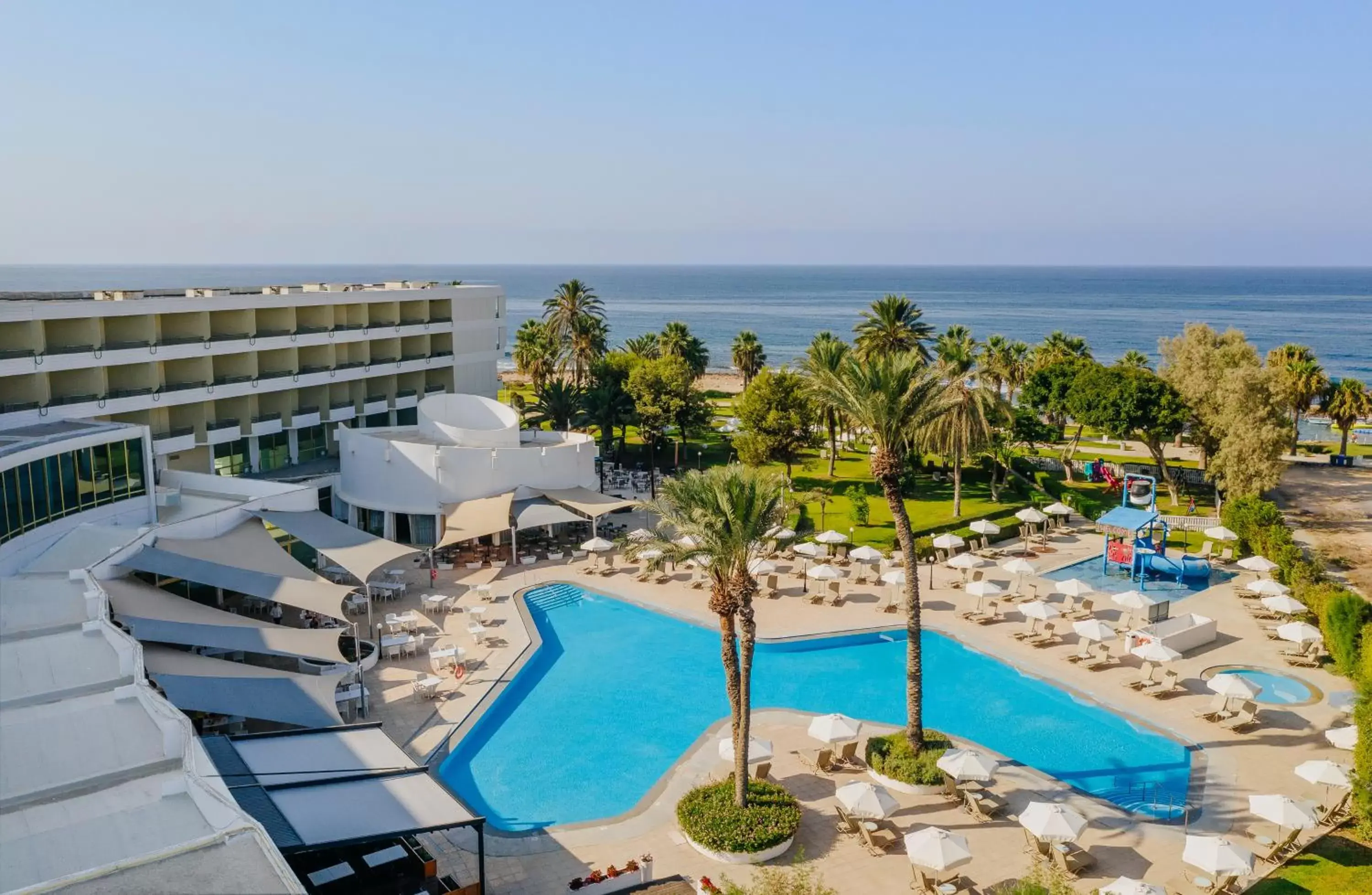 Property building, Pool View in Louis Imperial Beach