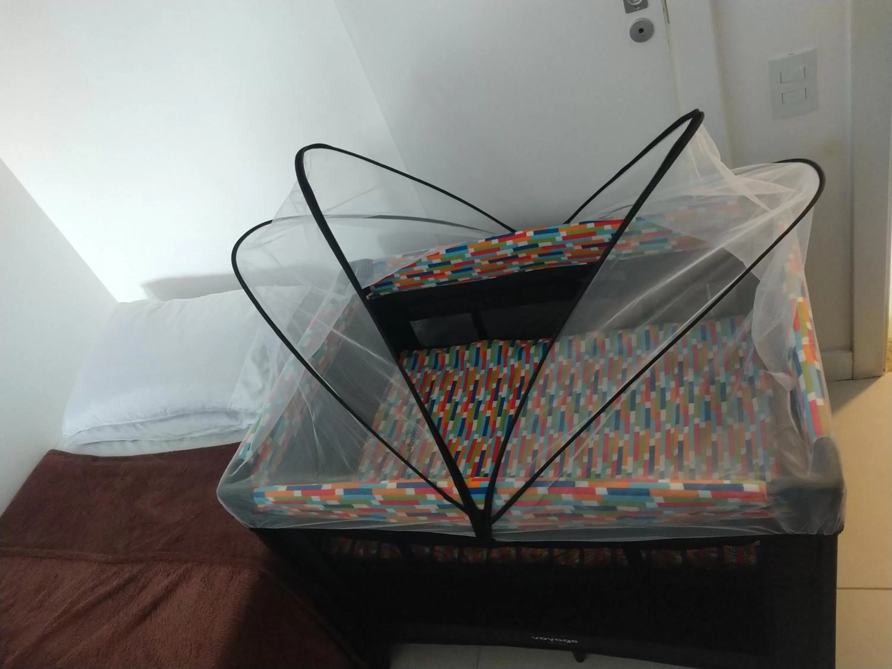 cot, Bed in Apartamento no Golden Lake - pé na areia, agua de côco e cervejinha