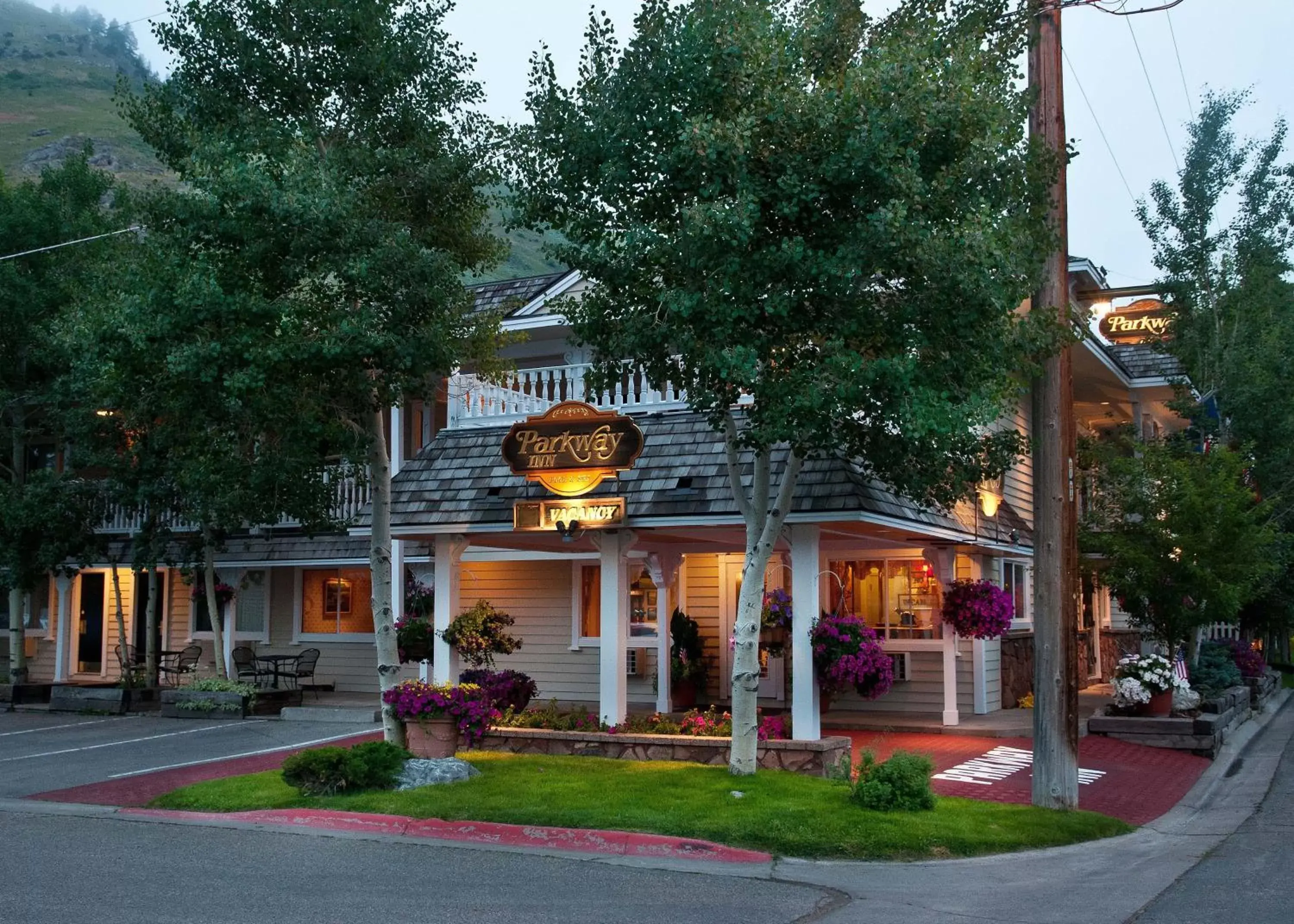 Property building in Parkway Inn of Jackson Hole