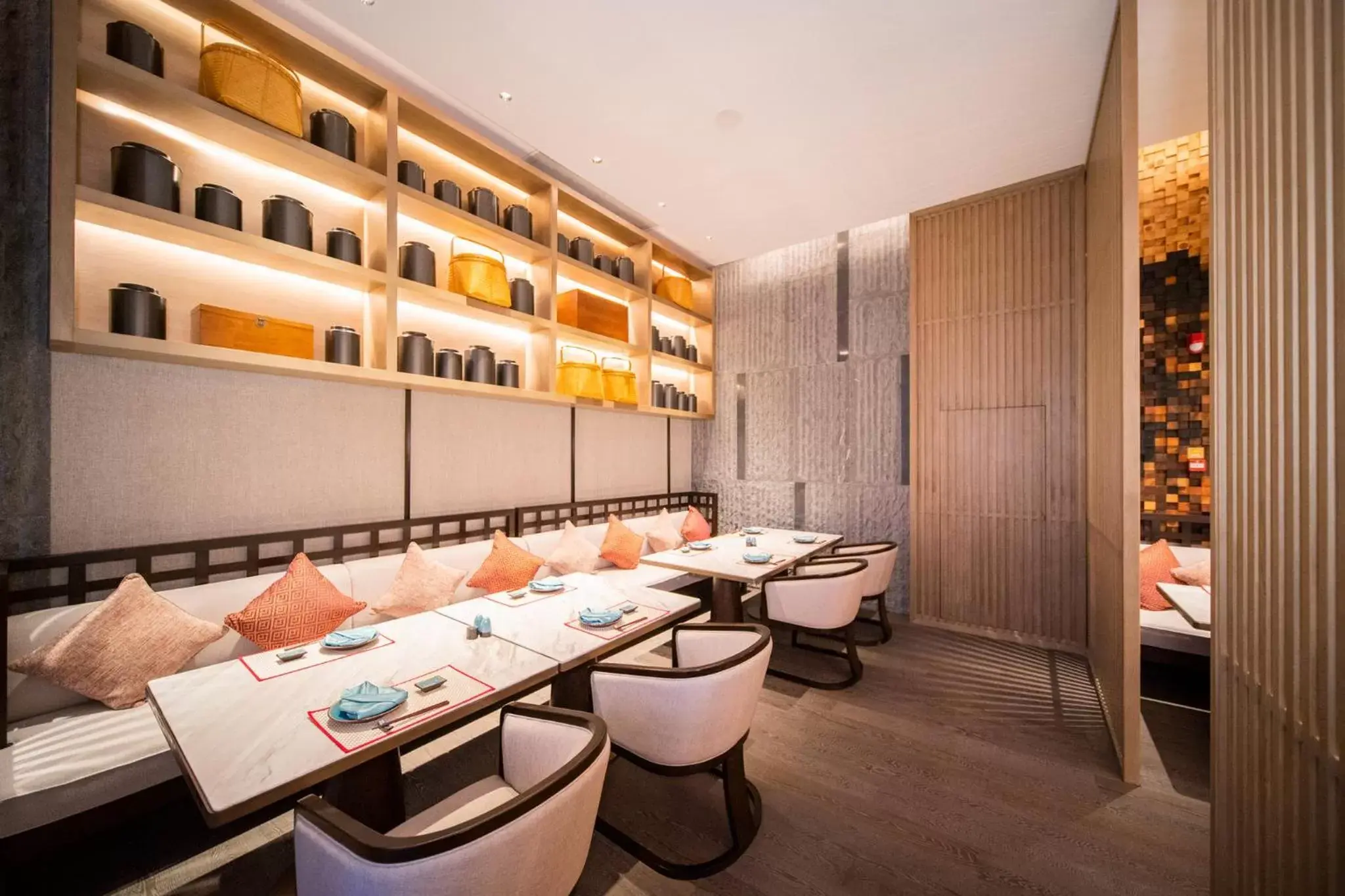 Lounge or bar in Crowne Plaza Shenzhen Nanshan by IHG Lounge or bar in Crowne Plaza Shenzhen Nanshan by IHG