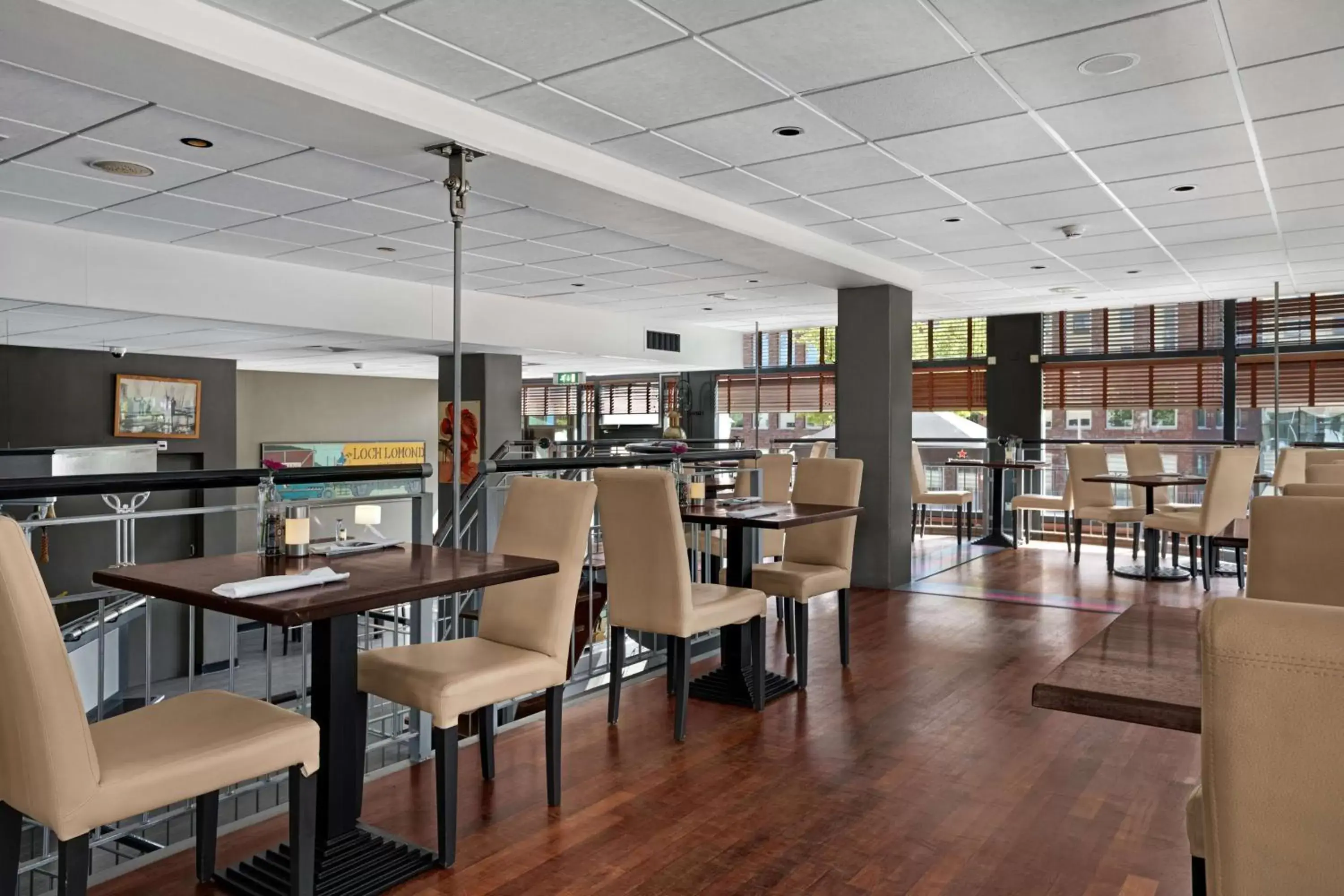 Lounge or bar, Restaurant/Places to Eat in NH Zoetermeer Hotel