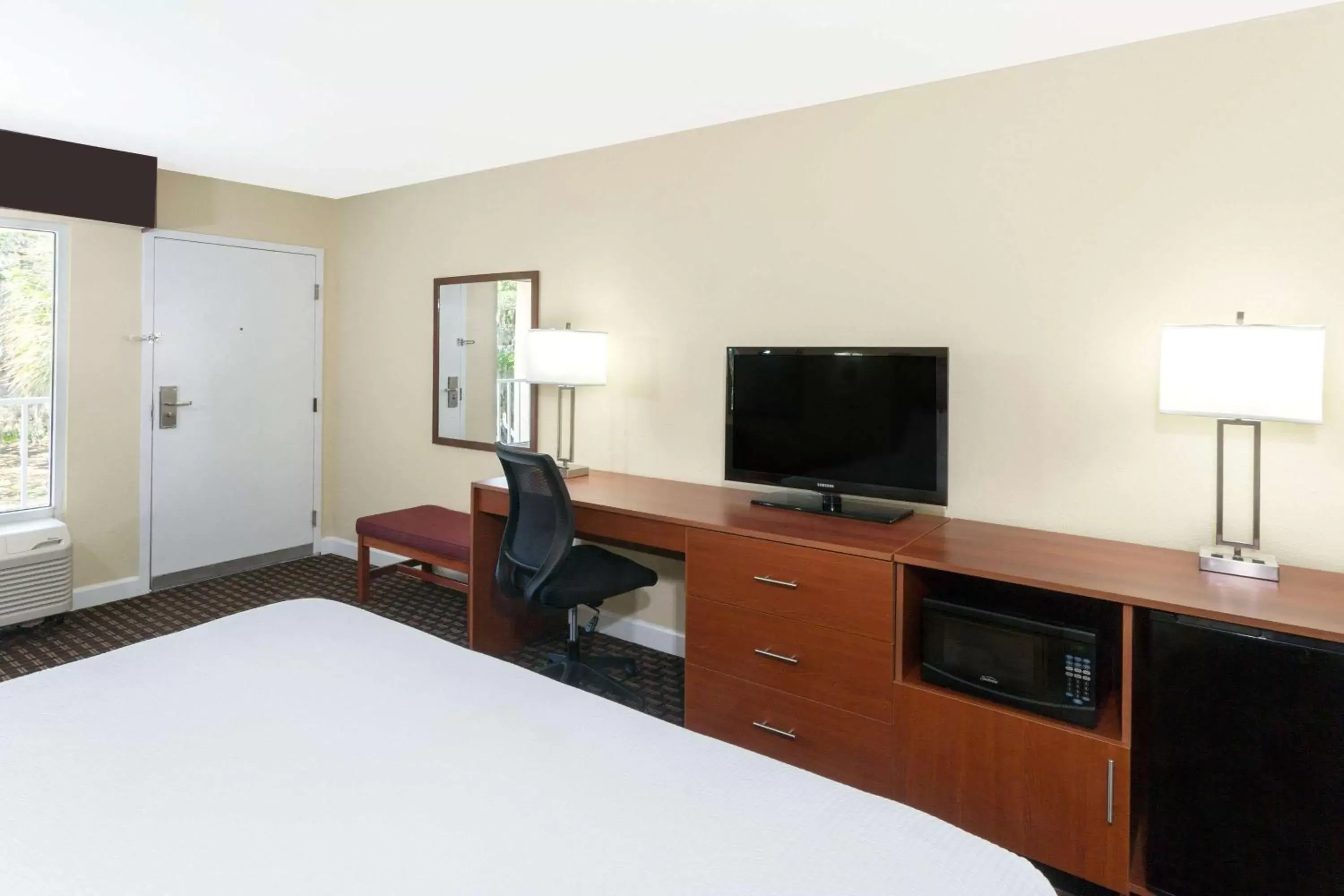 Photo of the whole room, TV/Entertainment Center in Days Inn by Wyndham Port Charlotte Town Center