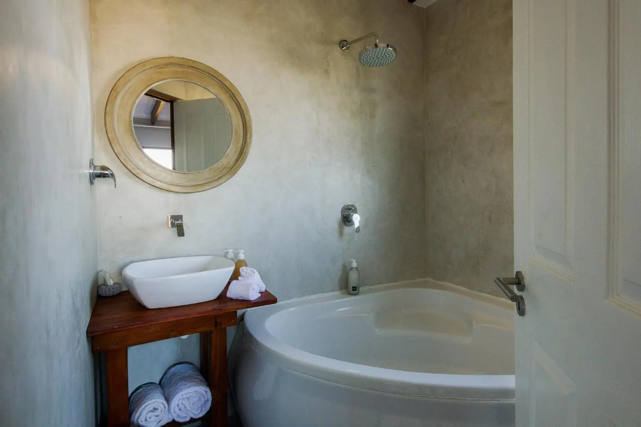 Bathroom in A Hilltop Country Retreat