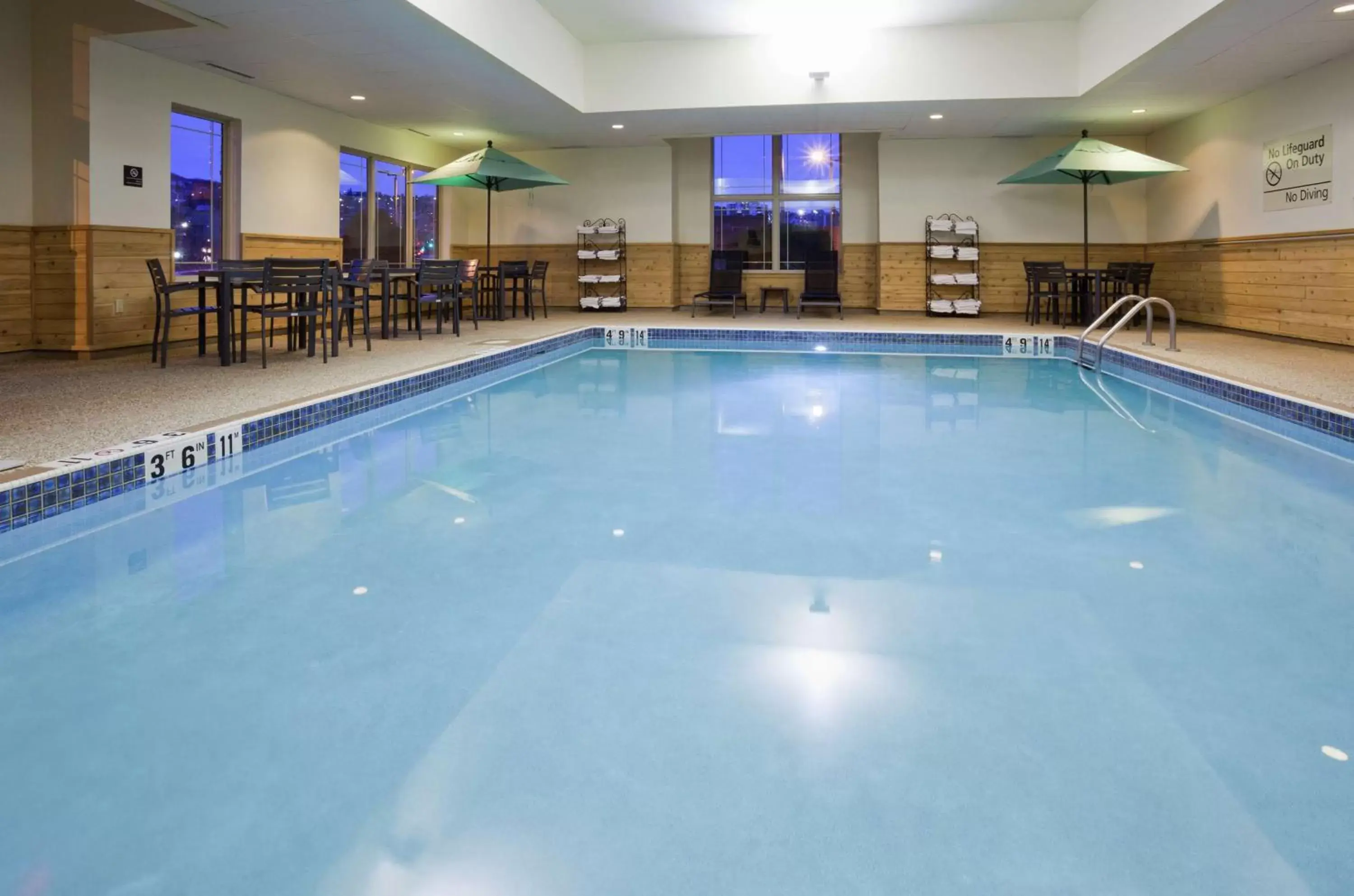 Pool view, Swimming Pool in Hampton Inn Duluth-Canal Park