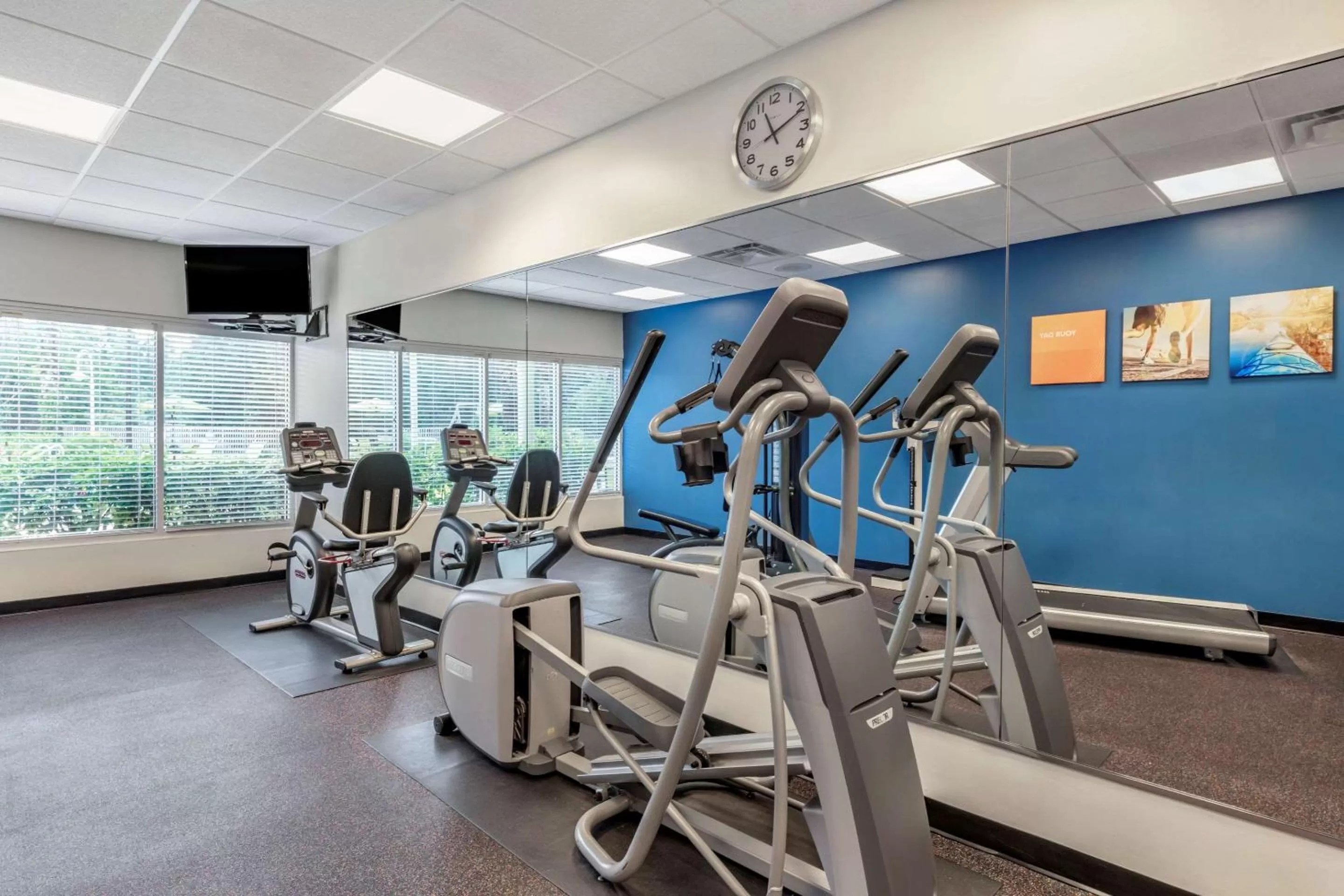 Fitness centre/facilities in Comfort Suites Maingate East