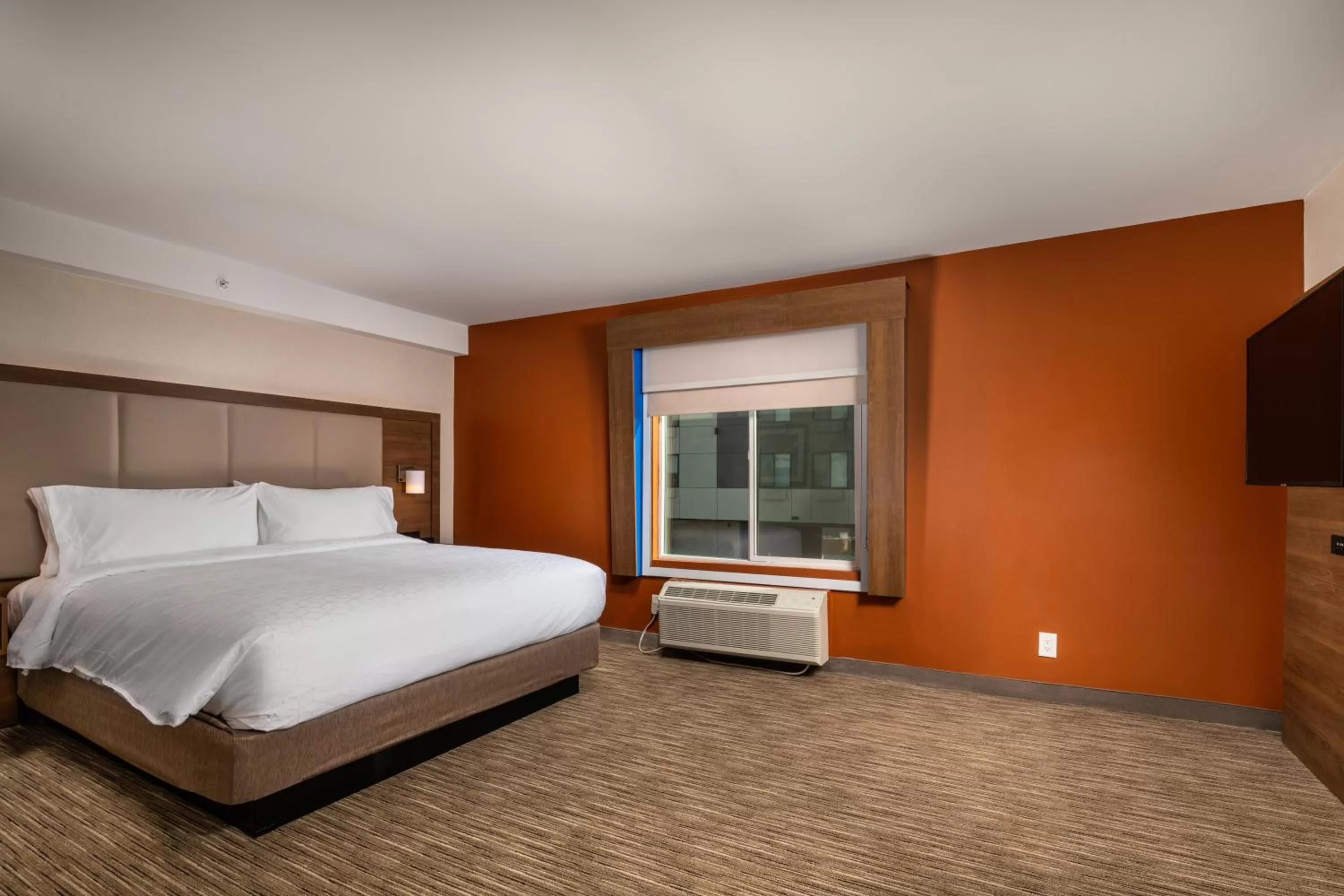 Bed in Holiday Inn Express & Suites Chatsworth by IHG