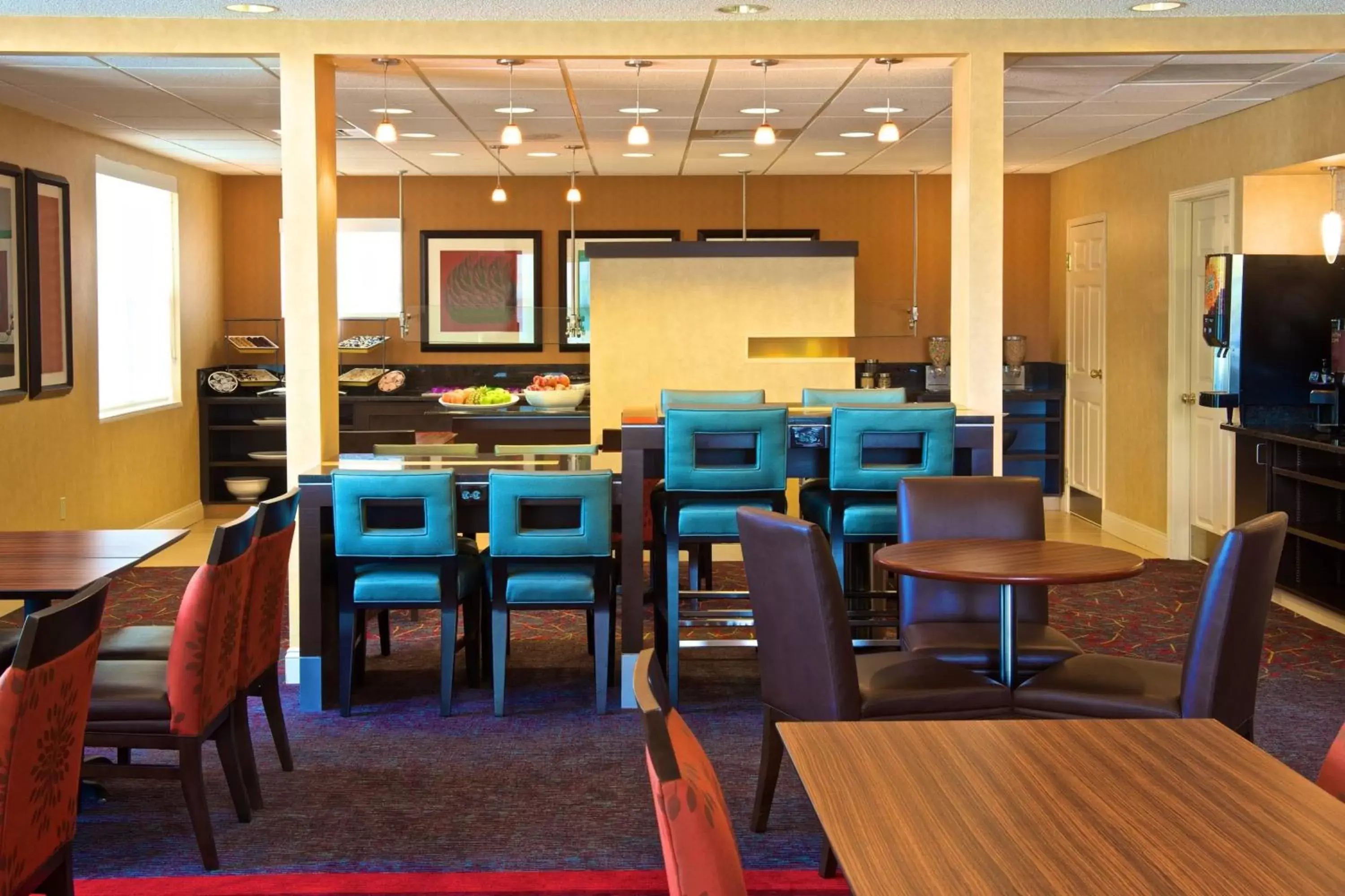 Restaurant/places to eat in Residence Inn by Marriott Evansville East