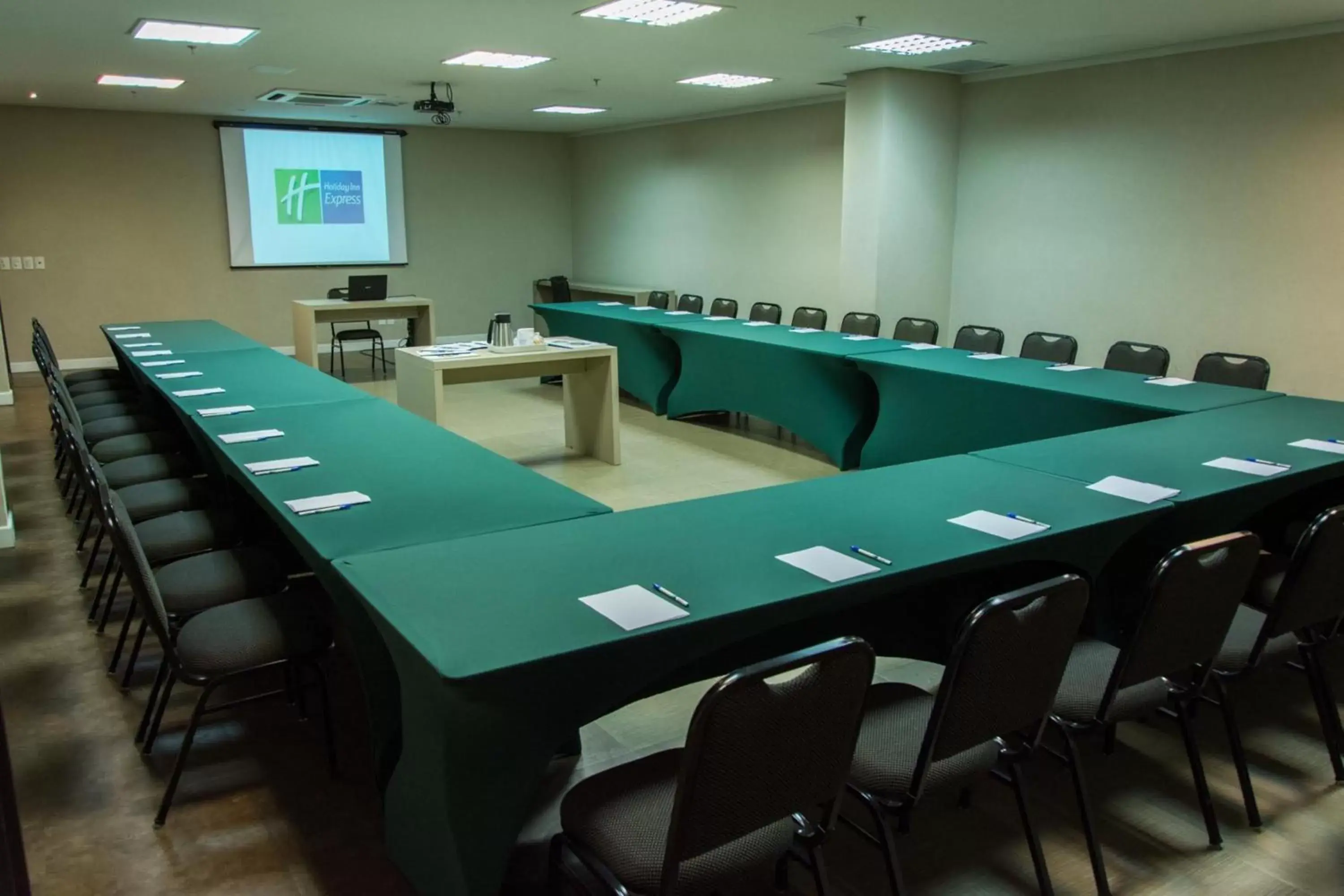 Meeting/conference room in Holiday Inn Express Maceió, an IHG Hotel