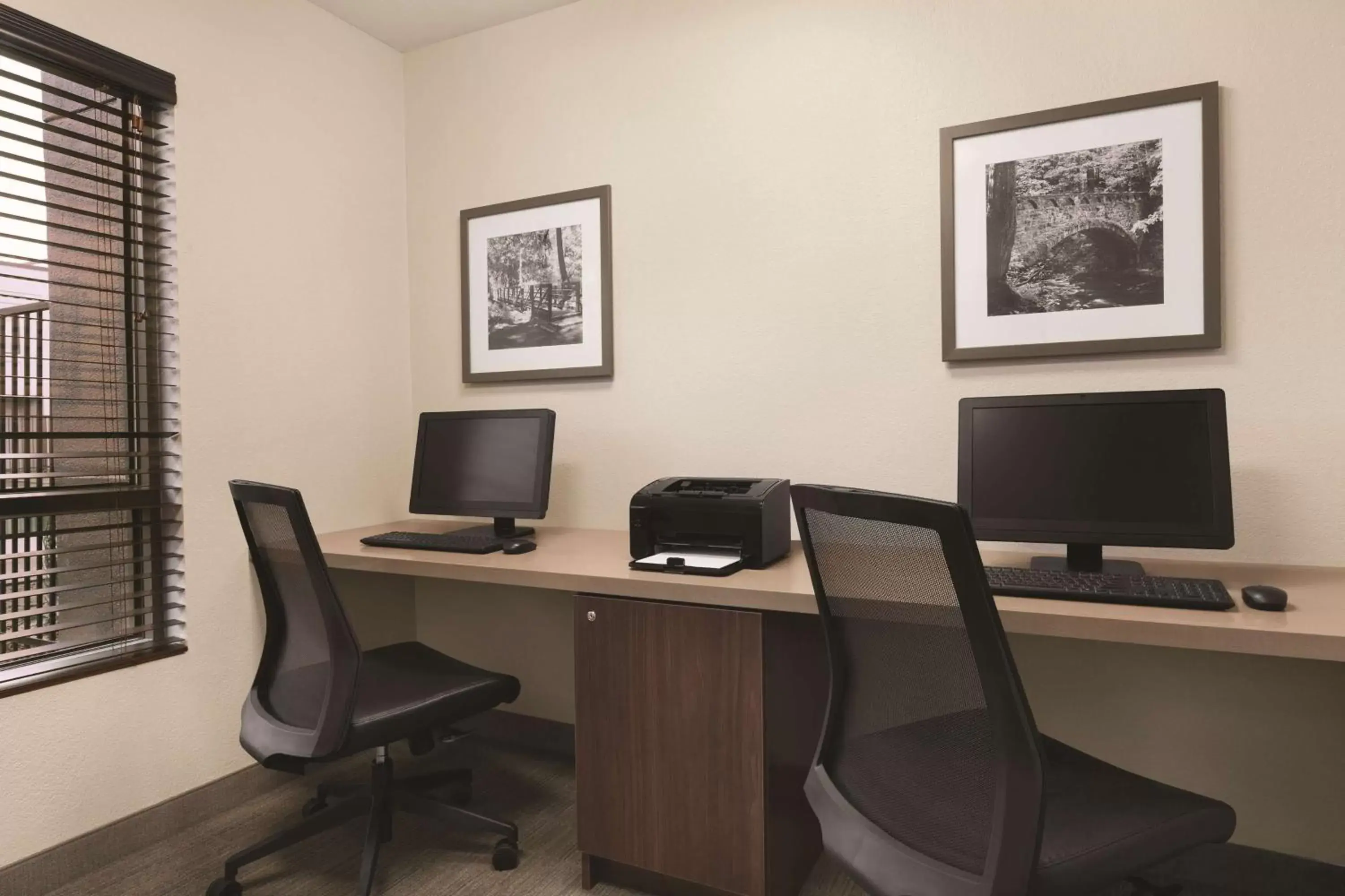 Business facilities, Business Area/Conference Room in Country Inn & Suites by Radisson, Seattle-Bothell, WA