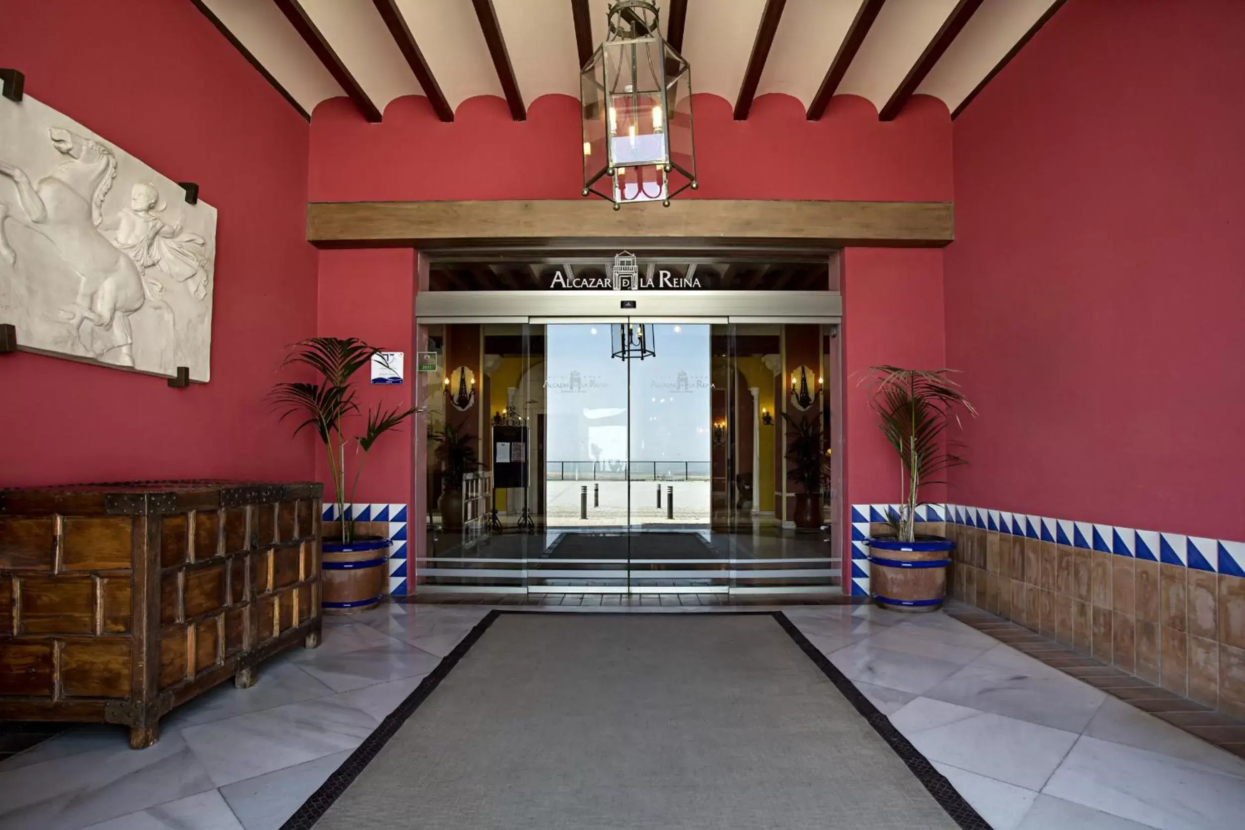 Facade/entrance in Hotel Alcázar de la Reina