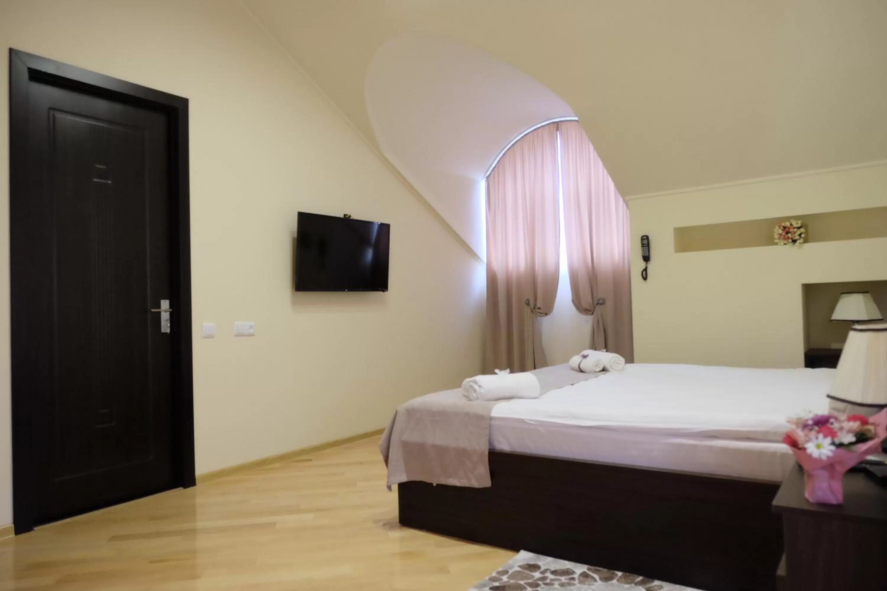 Photo of the whole room, Bed in S&L Boutique Hotel