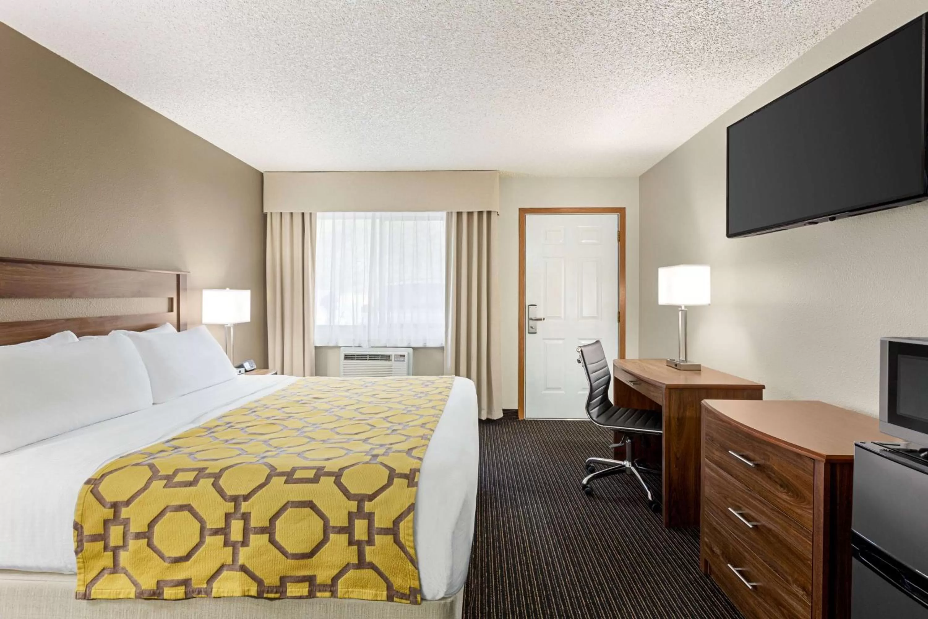 Photo of the whole room, Bed in Baymont by Wyndham Whitefish