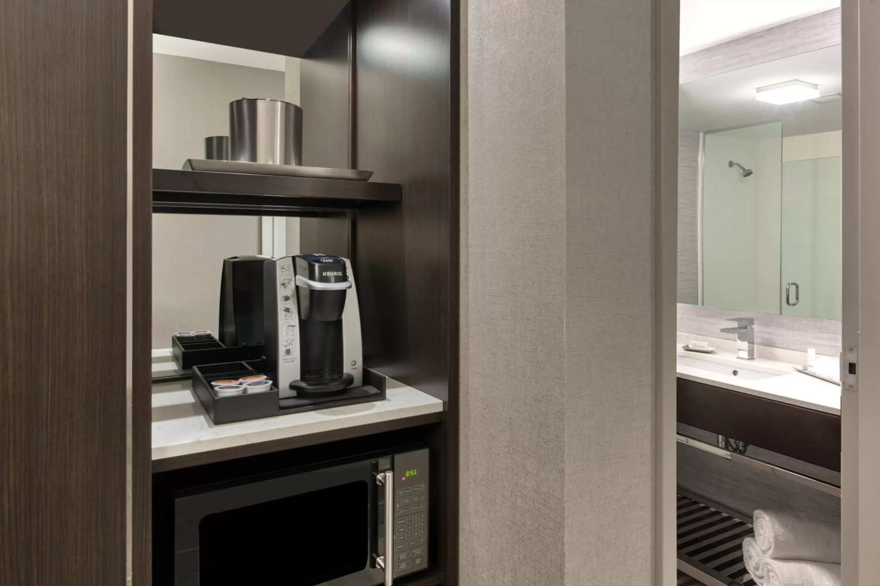 Photo of the whole room, Kitchen/Kitchenette in Fairfield Inn & Suites by Marriott Boston Waltham