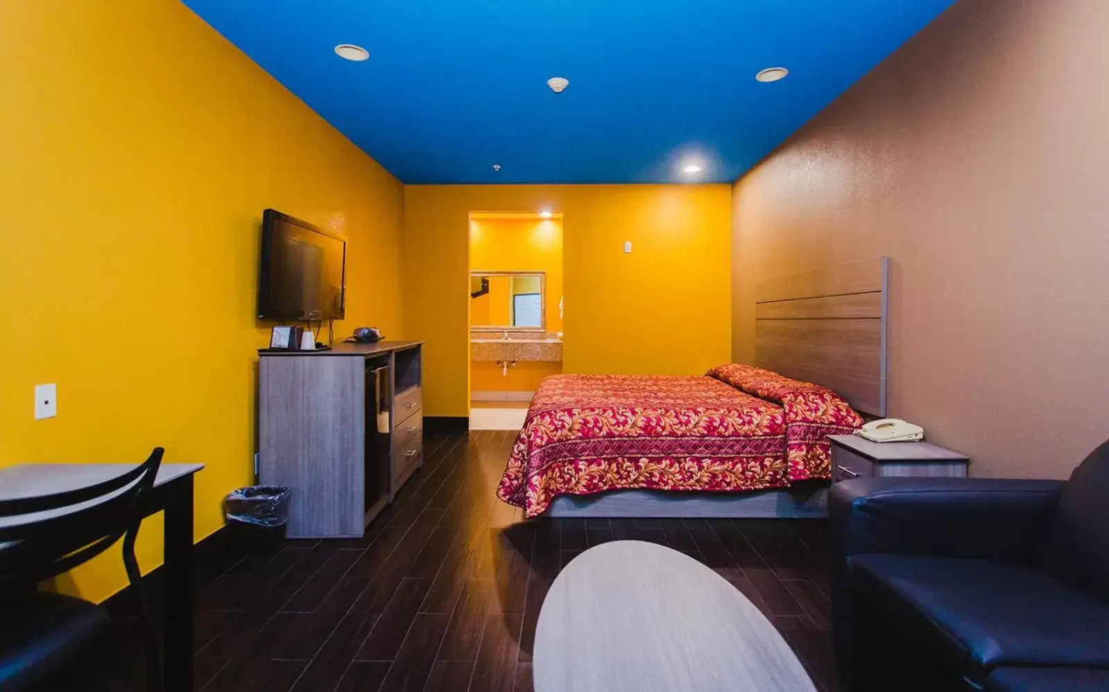 Bedroom in Moonlight Suites - Houston/George Bush Int'l Airport