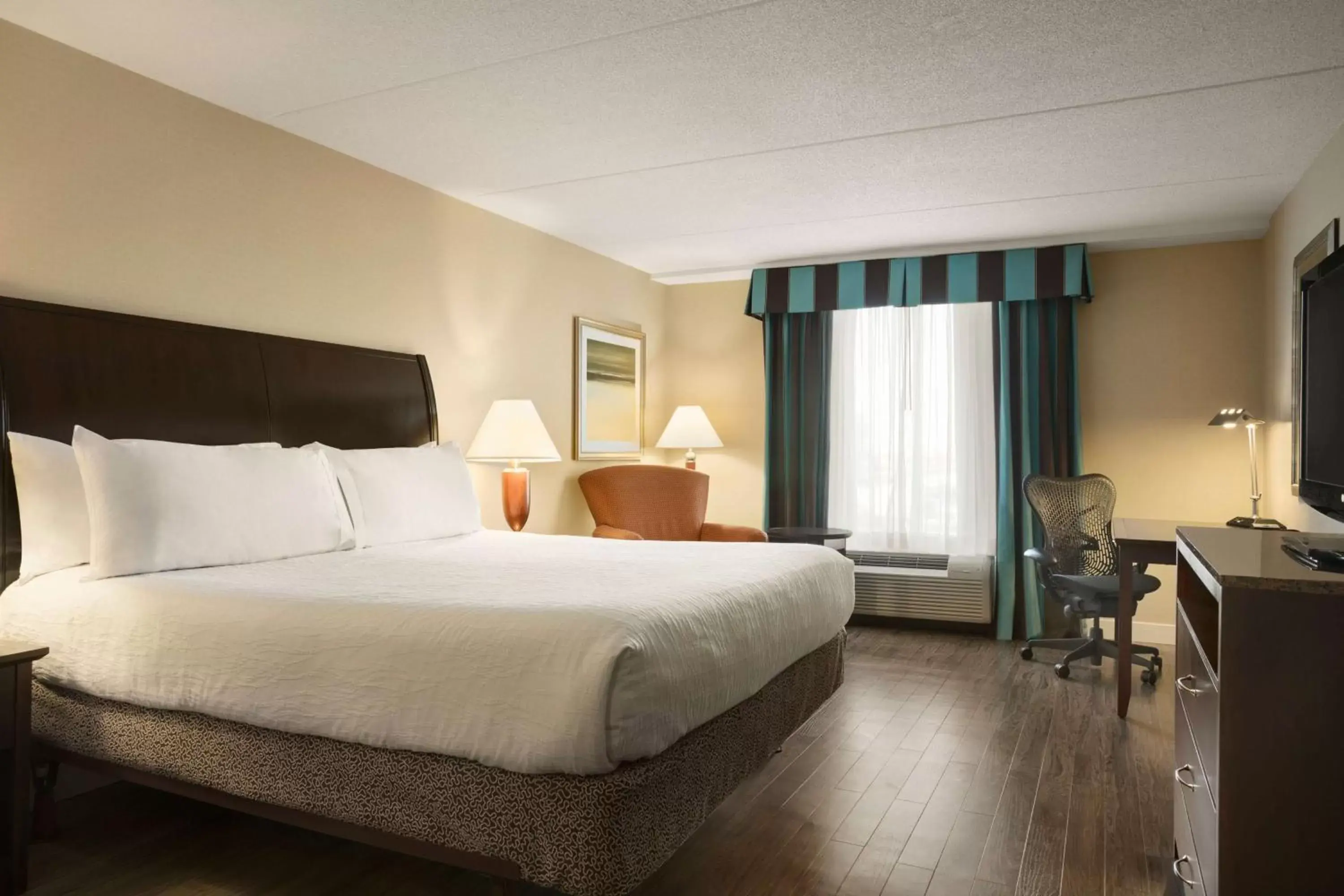 Bedroom, Bed in Hilton Garden Inn Toronto/Vaughan