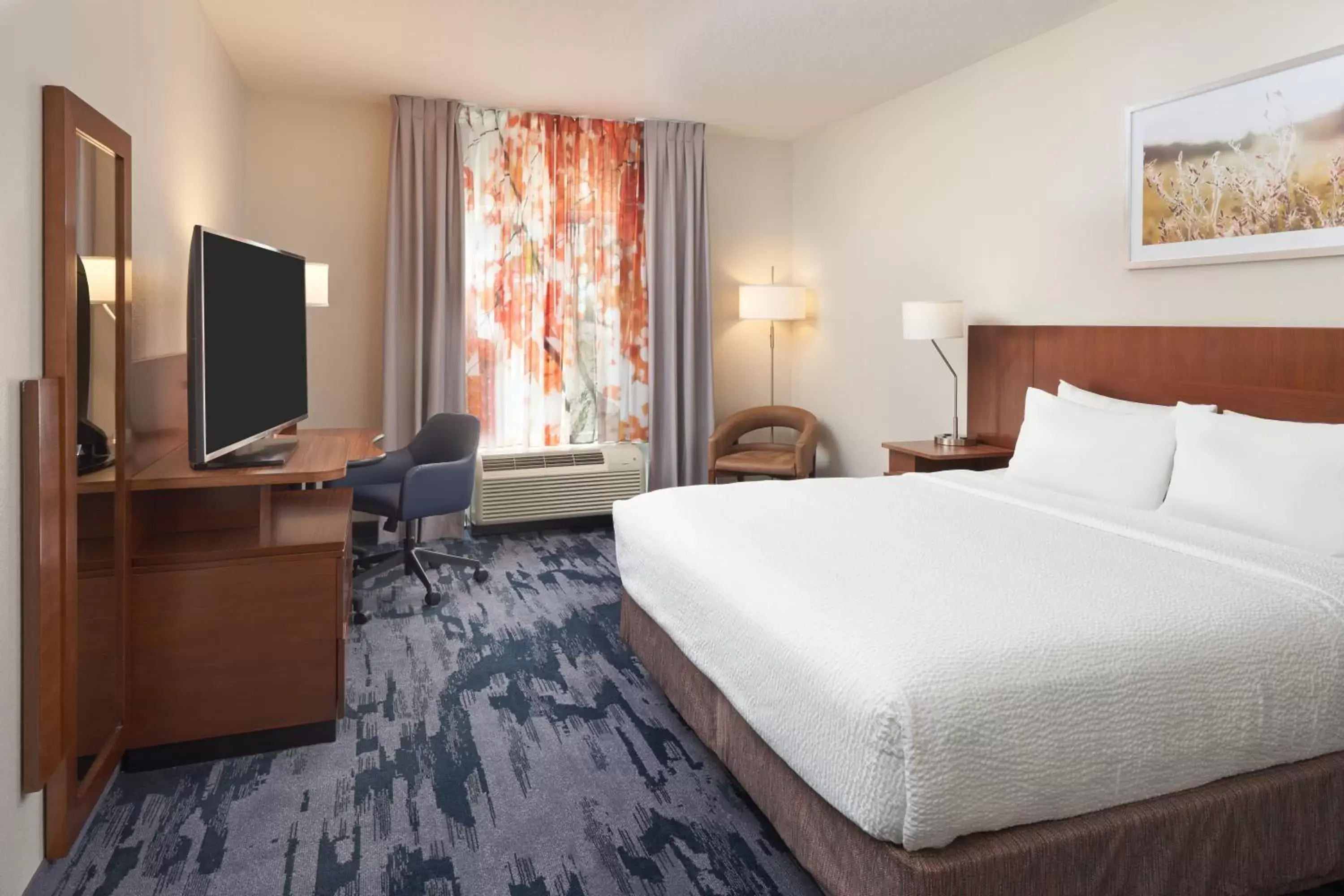 TV and multimedia, Bed in Fairfield Inn & Suites by Marriott Orlando International Drive/Convention Center