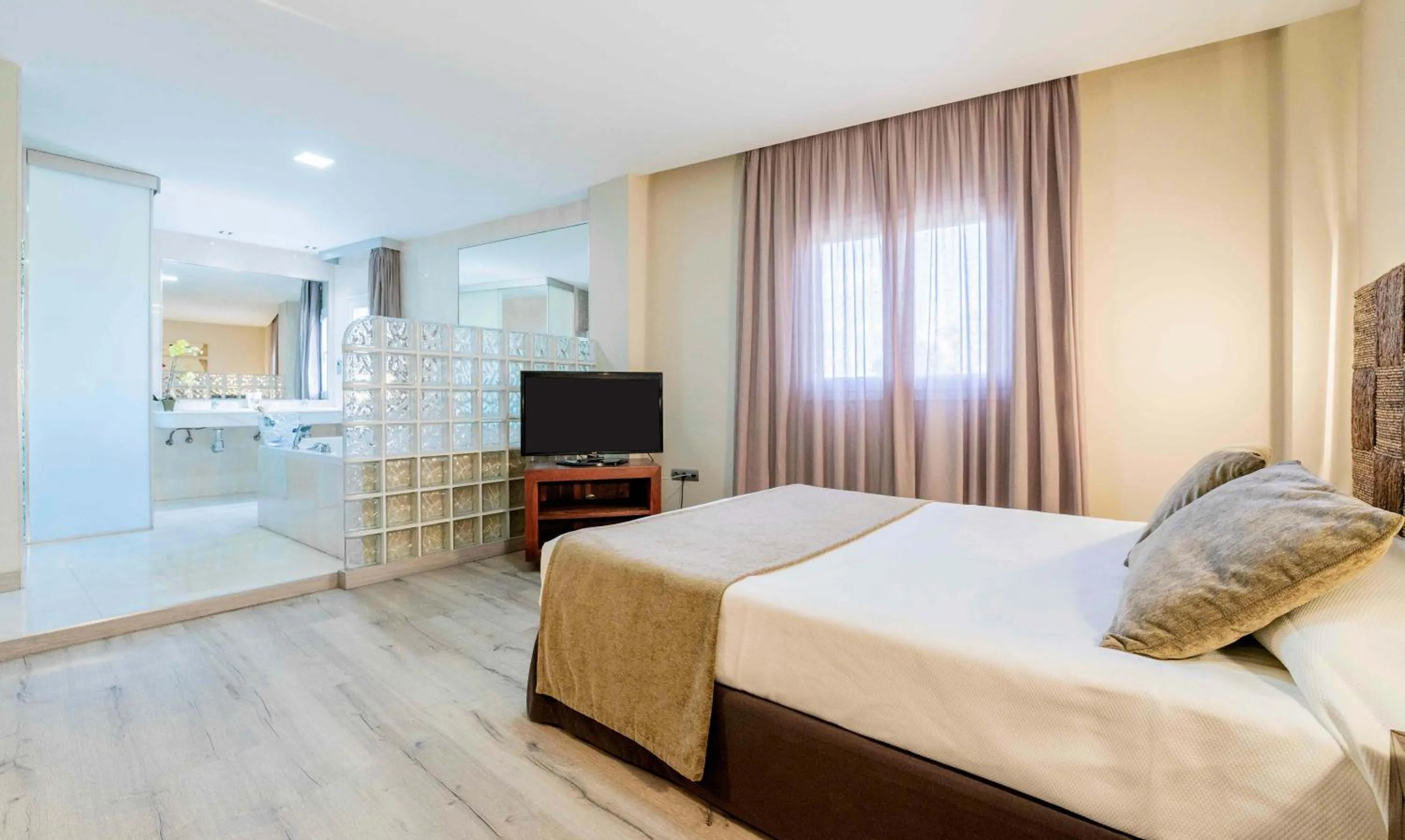 Bedroom, Bed in Checkin Camino de Granada