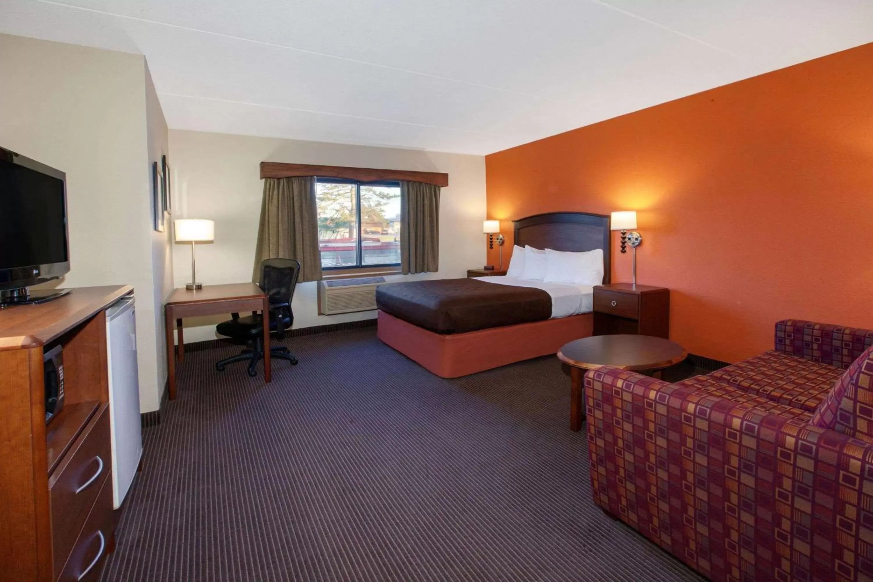 Photo of the whole room in AmericInn by Wyndham Iron River