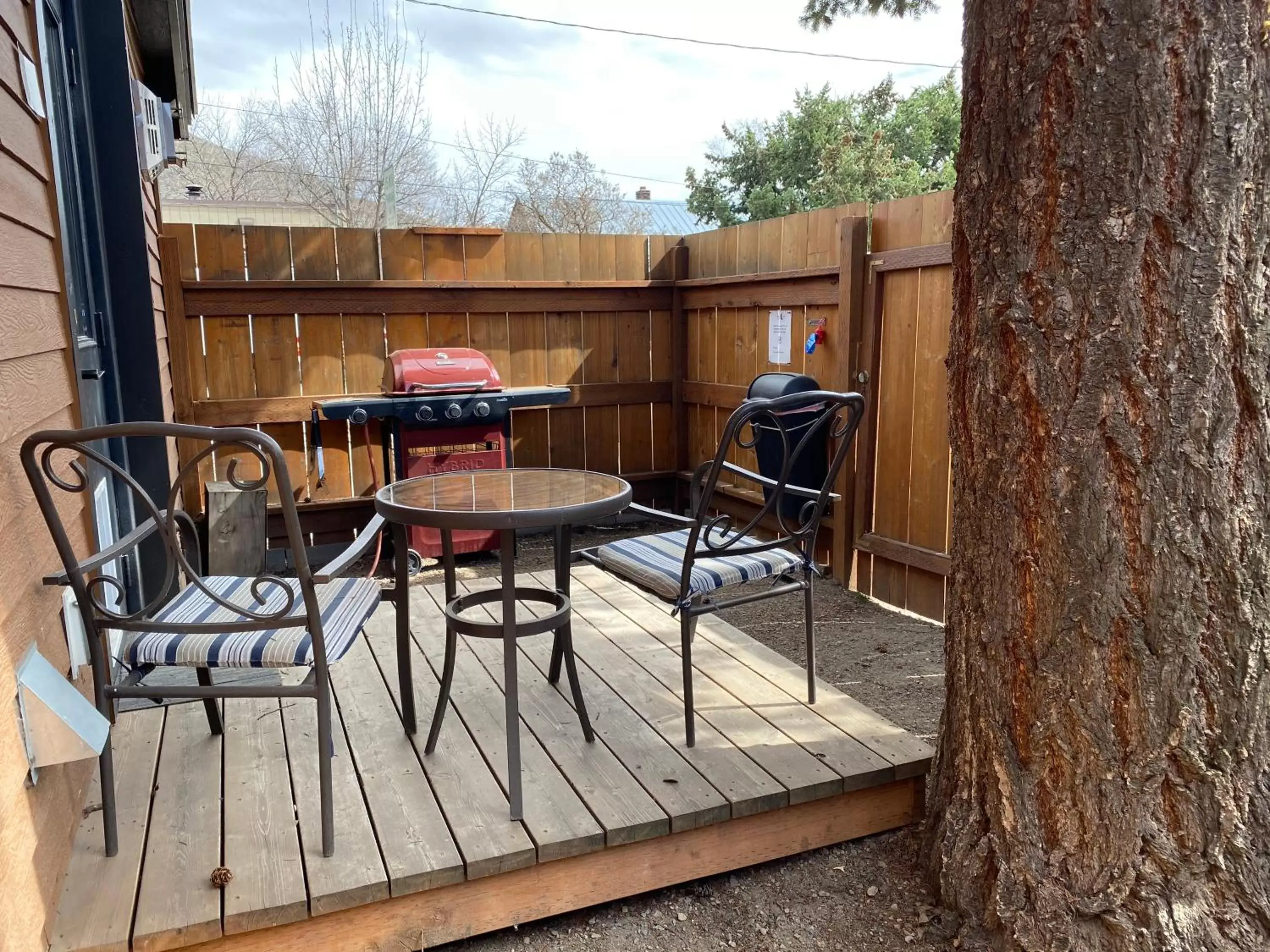 Inner courtyard view in Twisp River Suites