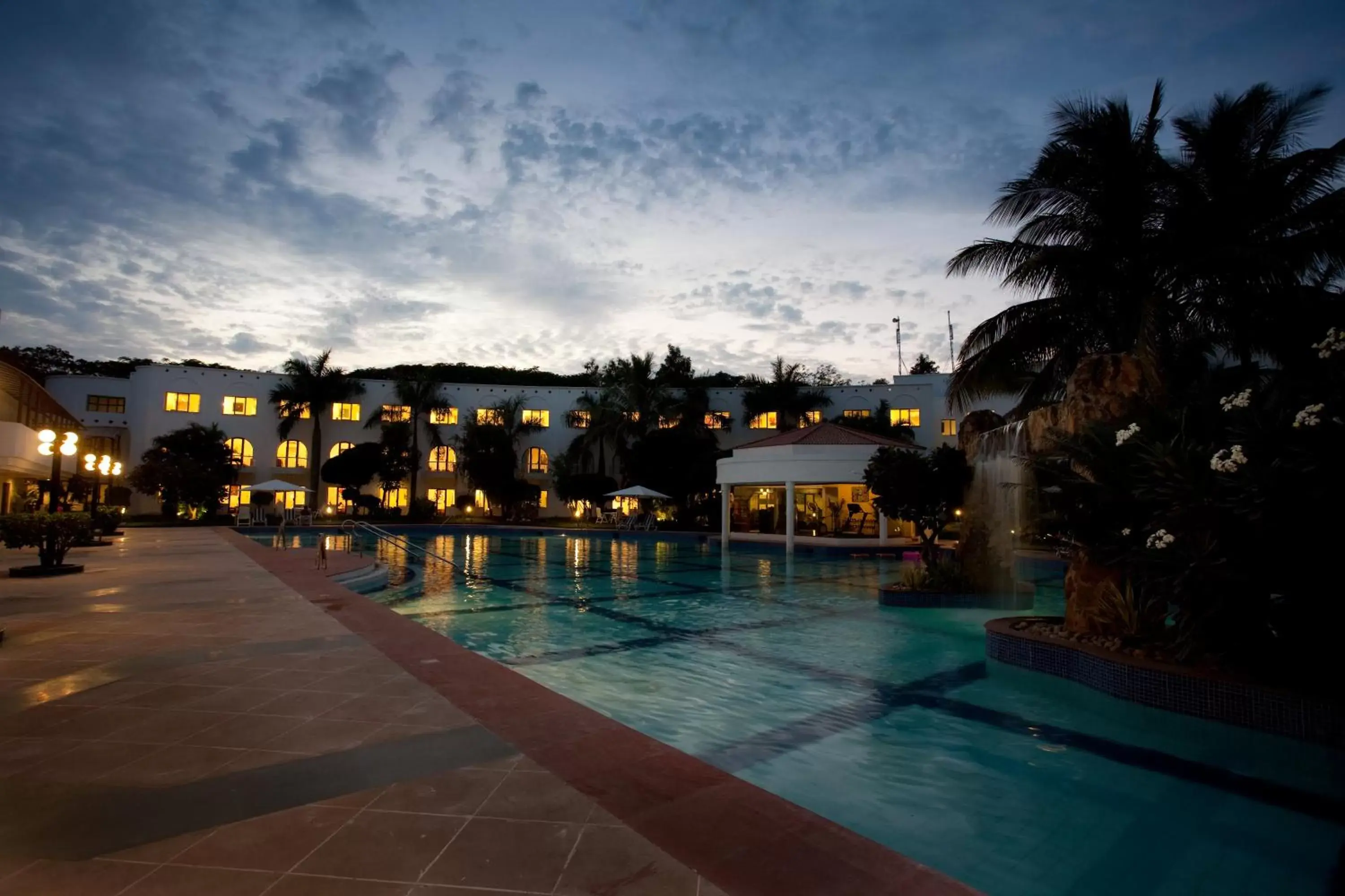 Swimming pool in Lemon Tree Hotel, Aurangabad Swimming pool in Lemon Tree Hotel, Aurangabad