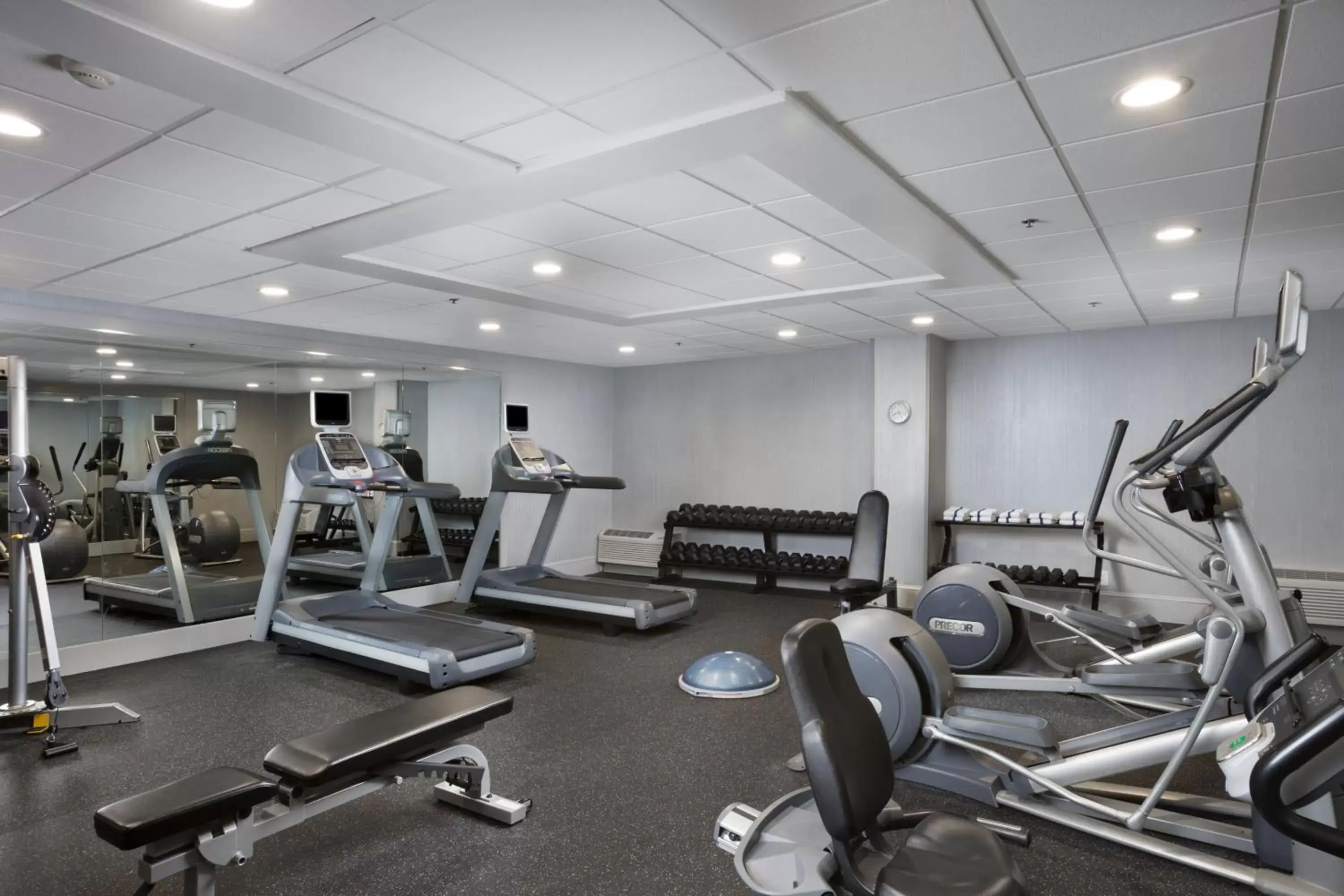 Fitness centre/facilities in Holiday Inn Johnson City by IHG Fitness centre/facilities in Holiday Inn Johnson City by IHG