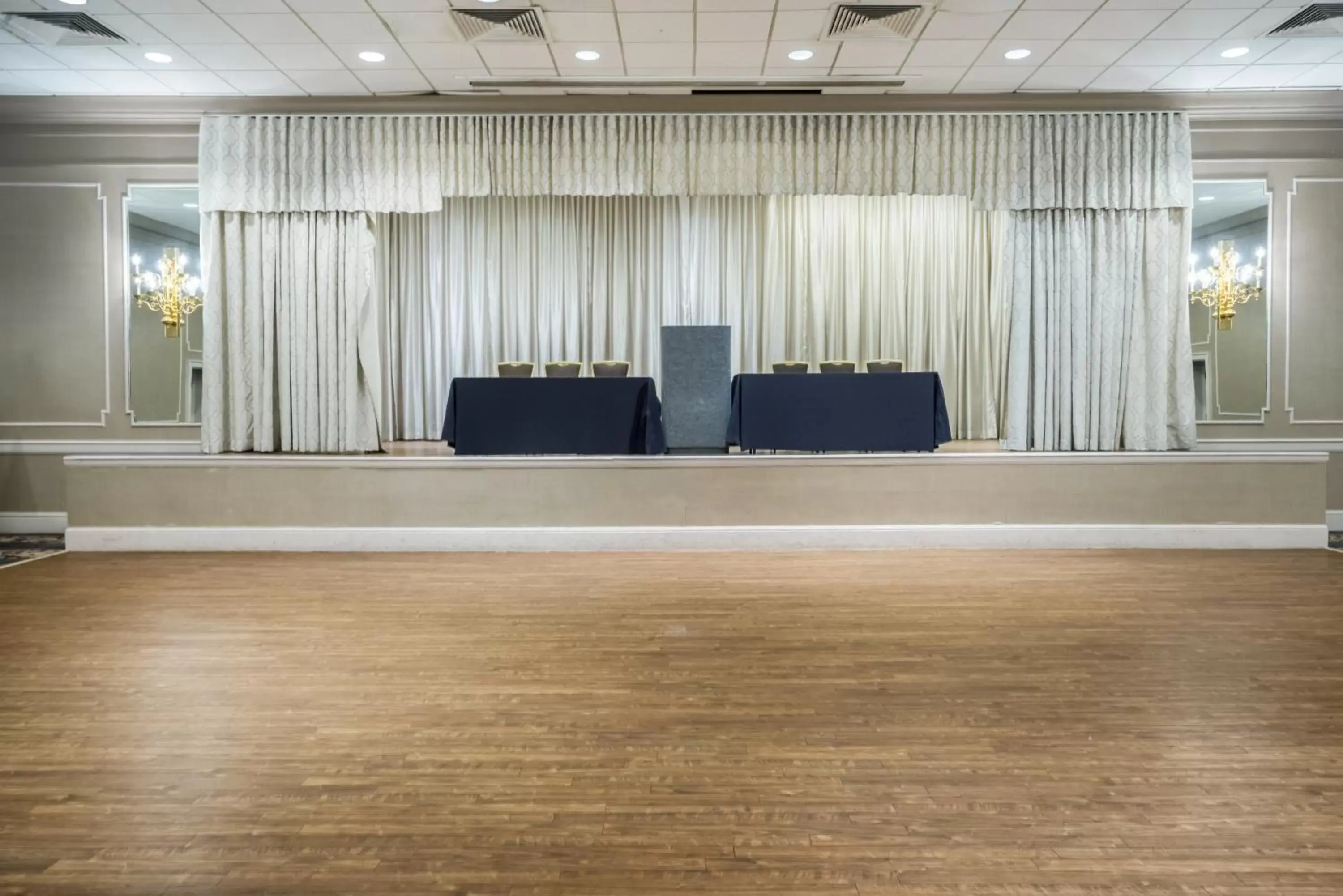 Banquet/Function facilities in enVision Hotel & Conference Center Mansfield-Foxboro