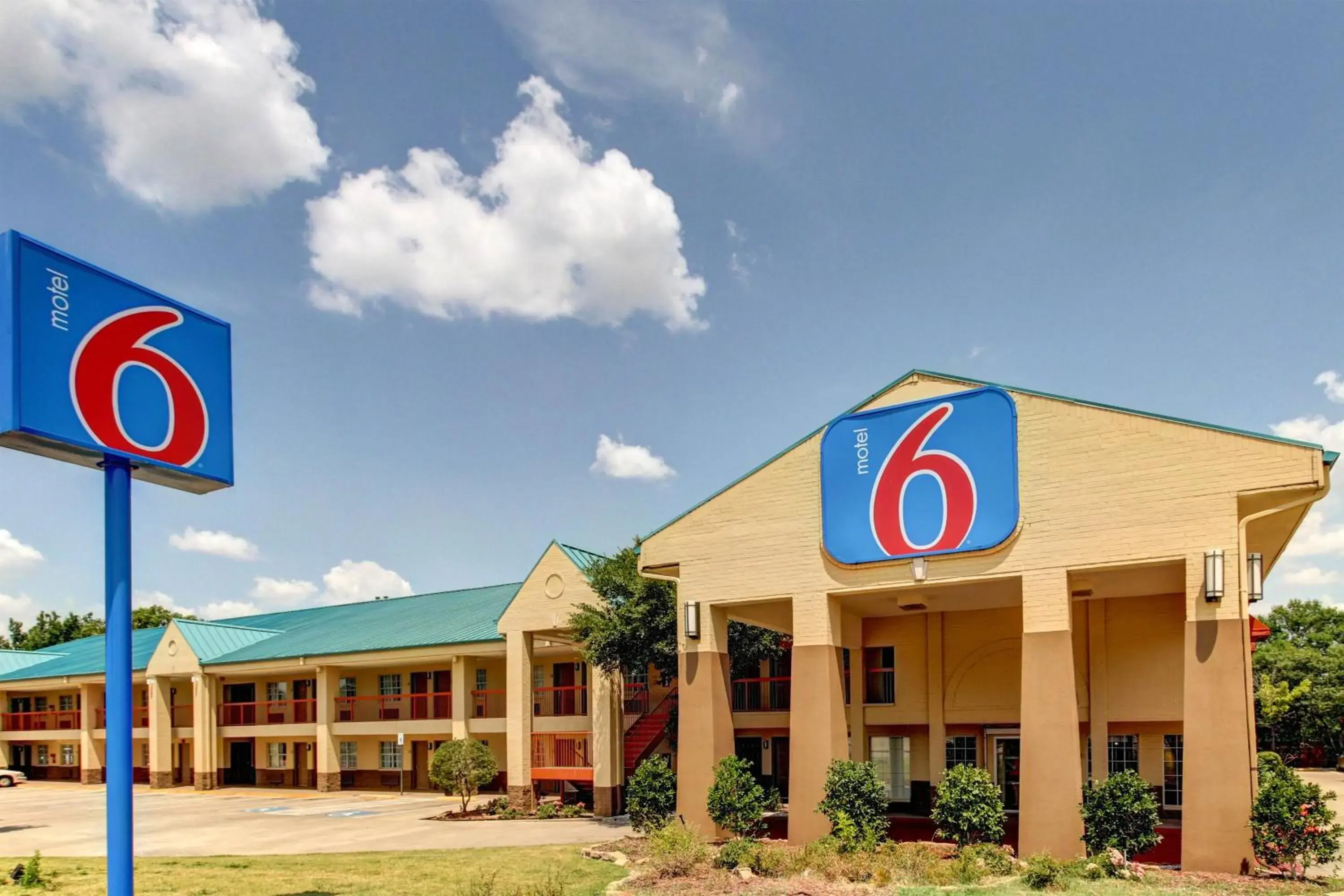 Property building in Motel 6-Arlington, TX Property building in Motel 6-Arlington, TX
