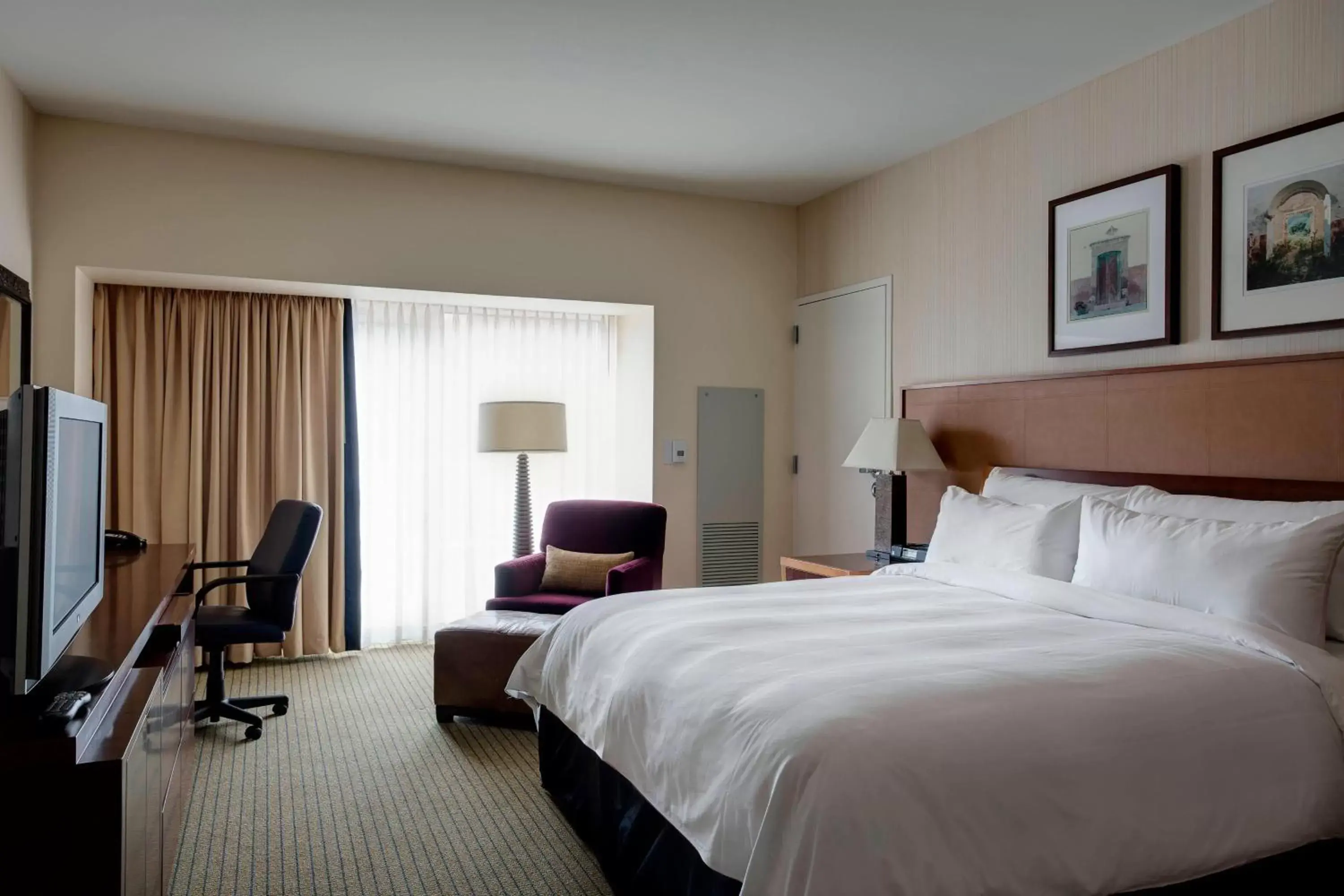 Photo of the whole room, Bed in Marriott Dallas/Fort Worth Westlake