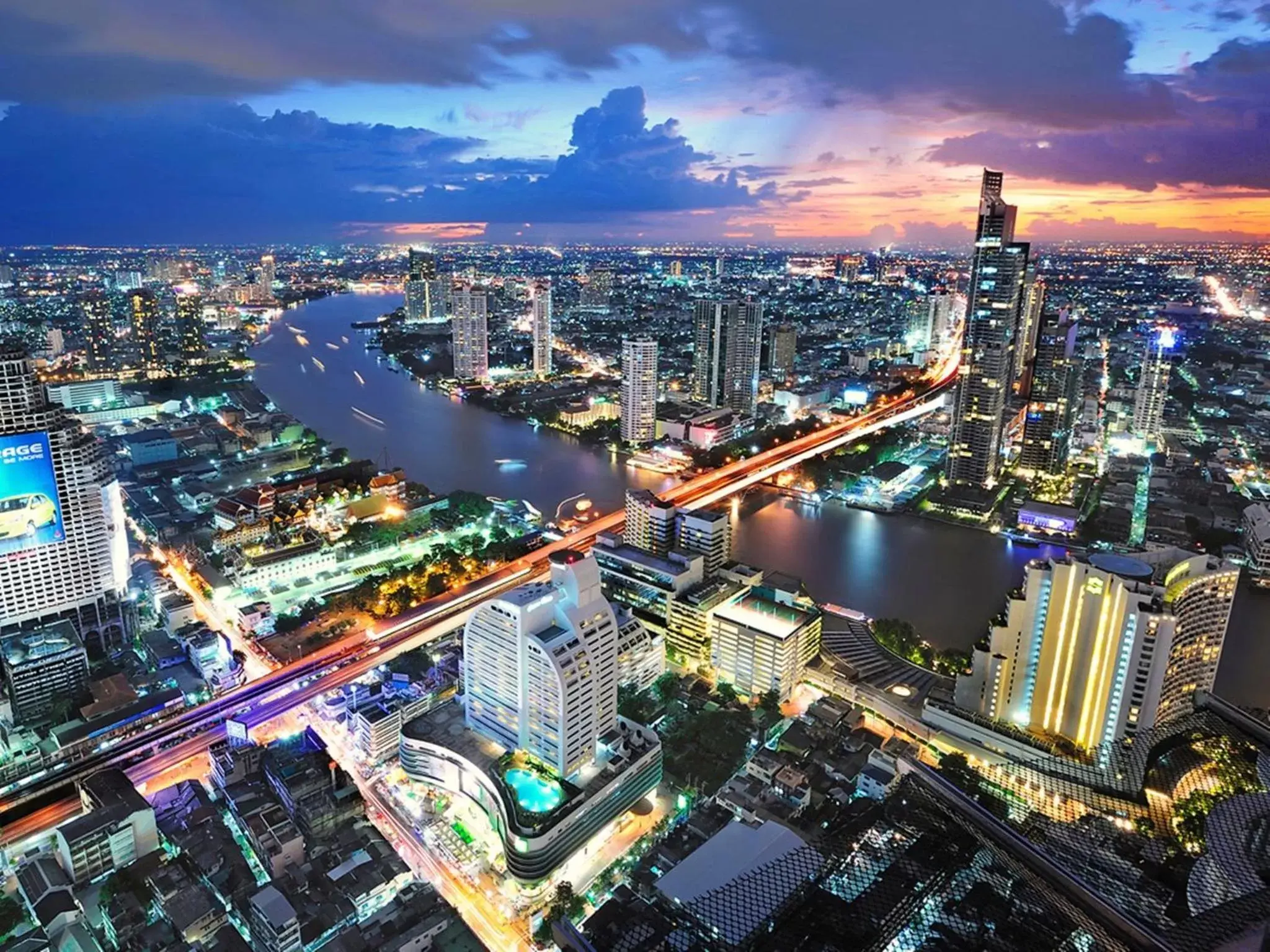 Property building, Bird's-eye View in Centre Point Silom