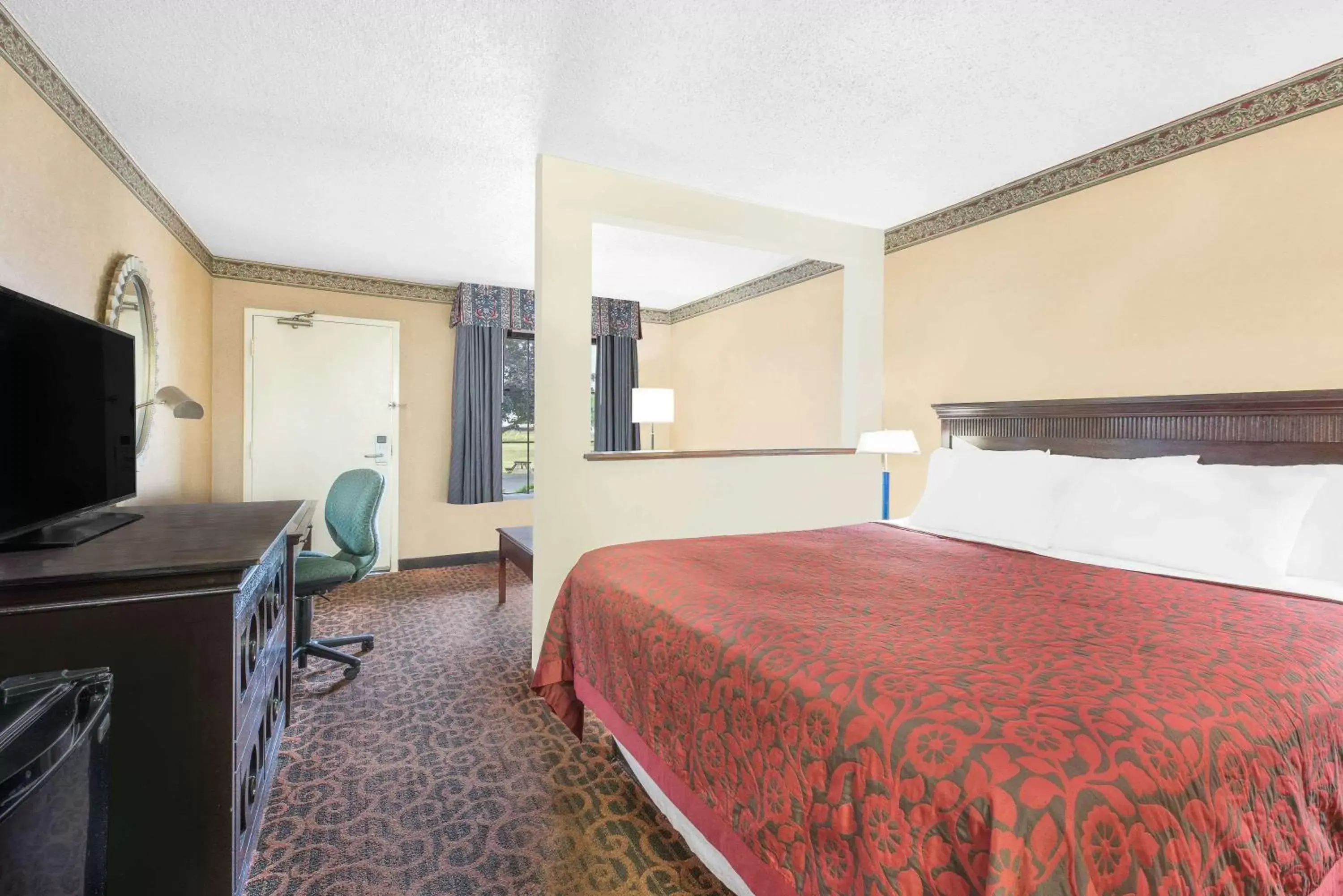 Photo of the whole room, Bed in Days Inn & Suites by Wyndham York