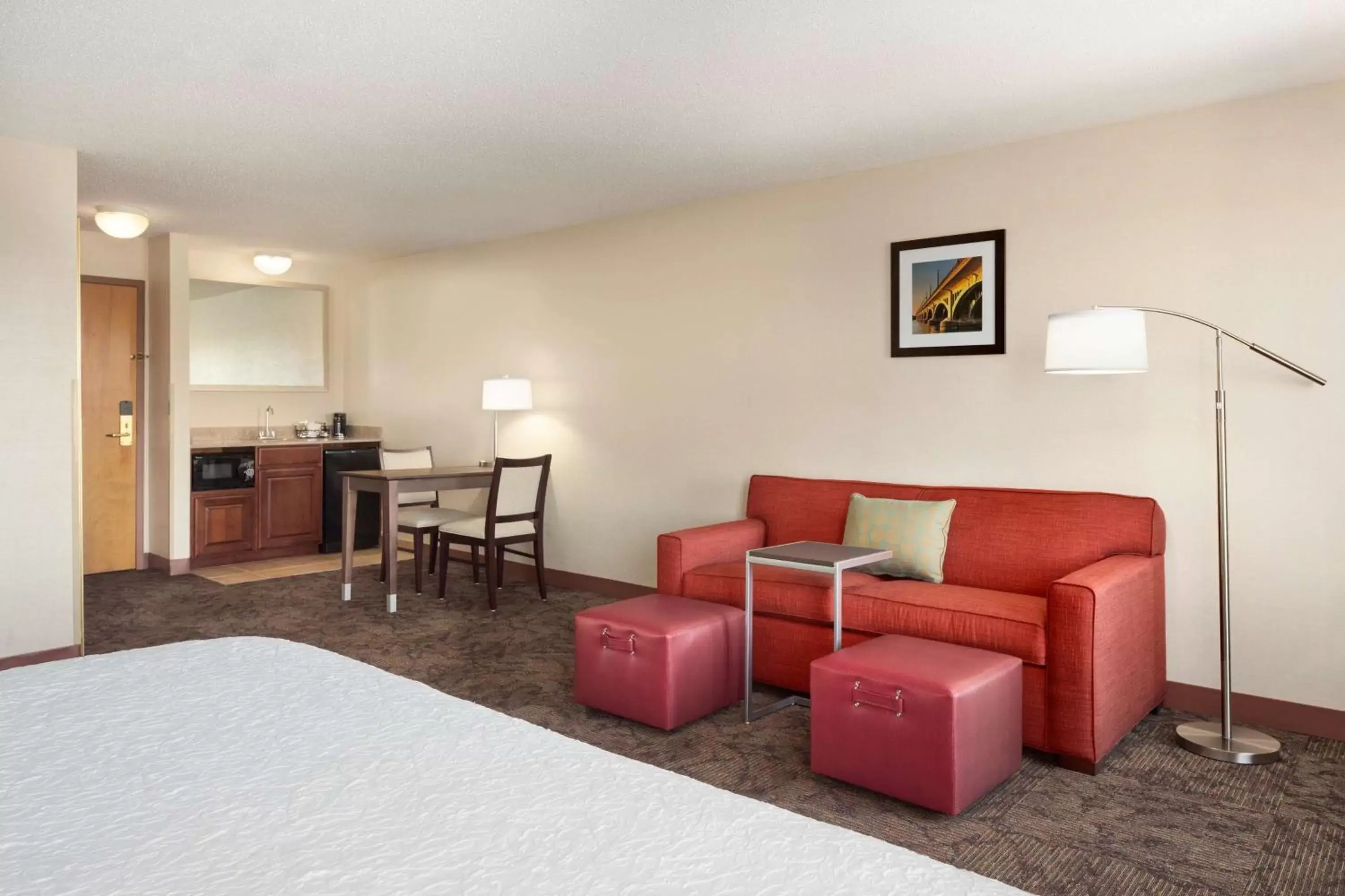 Living room, Seating Area in Hampton Inn & Suites Detroit Sterling Heights