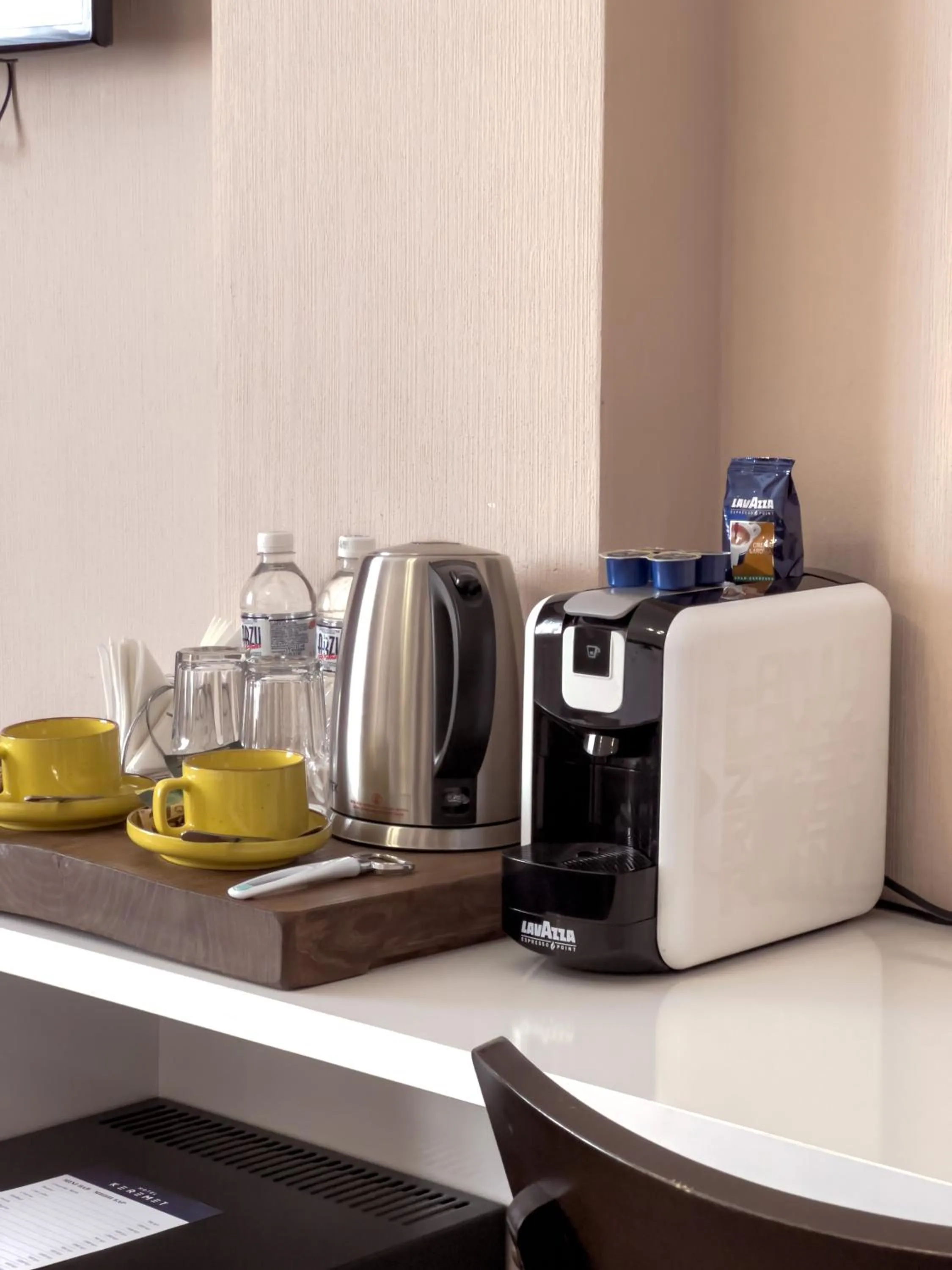 Coffee/tea facilities in Keremet Hotel